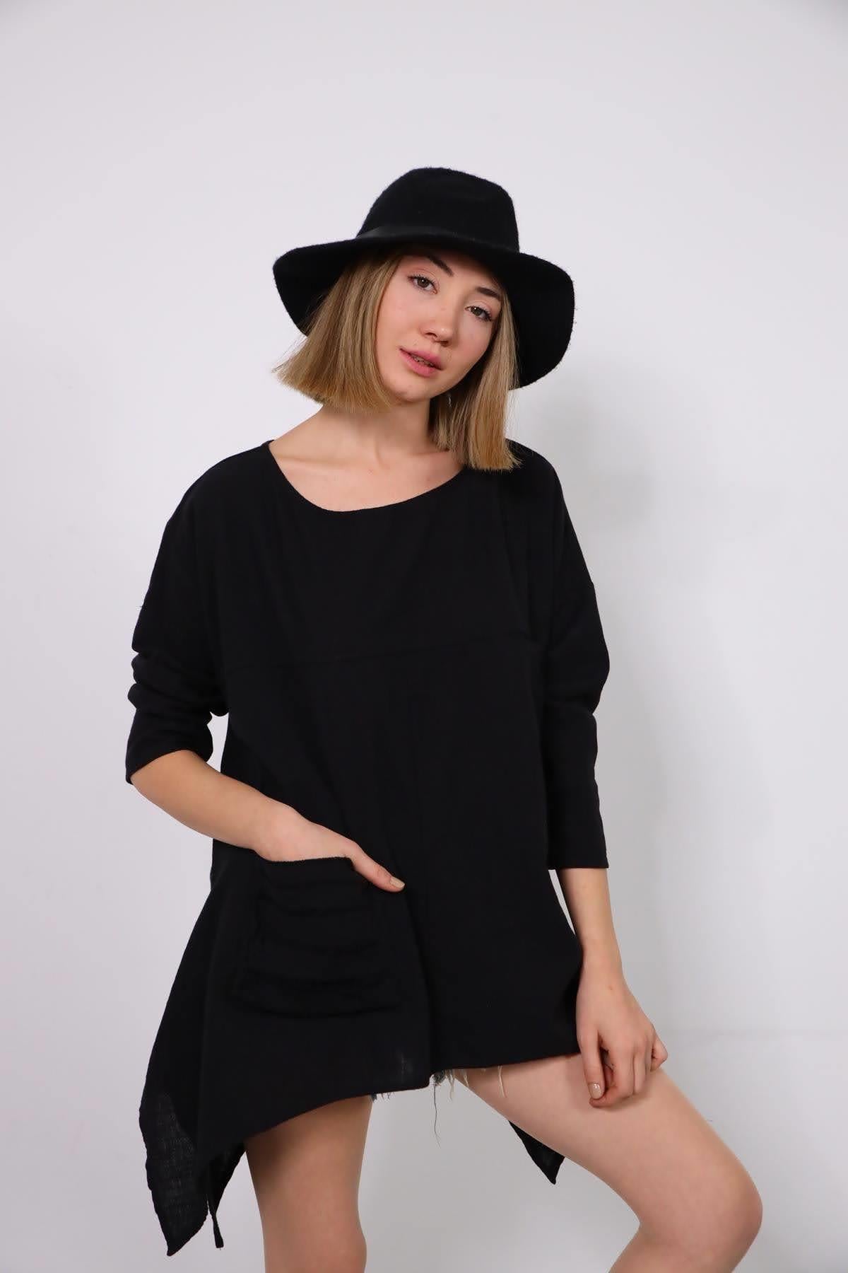  Siyah Cebi Yırtık Parça Detaylı Salaş Keten Bluz