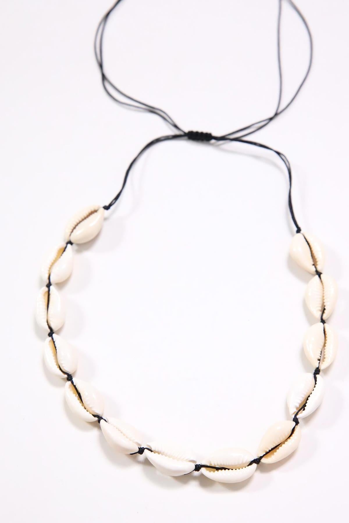  Siyah İp Detaylı Deniz Kabuğu Kolye