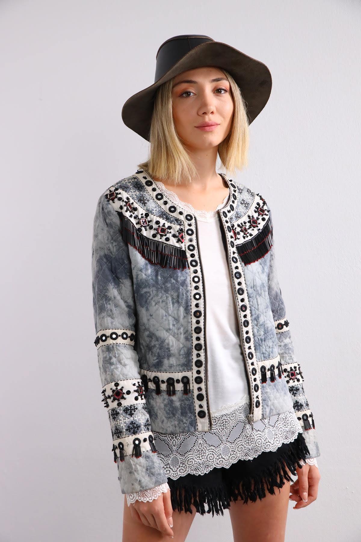 Antrasit Rengi Boncuk İşlemeli Kapitone Ceket - Şaman Butik Antrasit Rengi Boncuk İşlemeli Kapitone Ceket