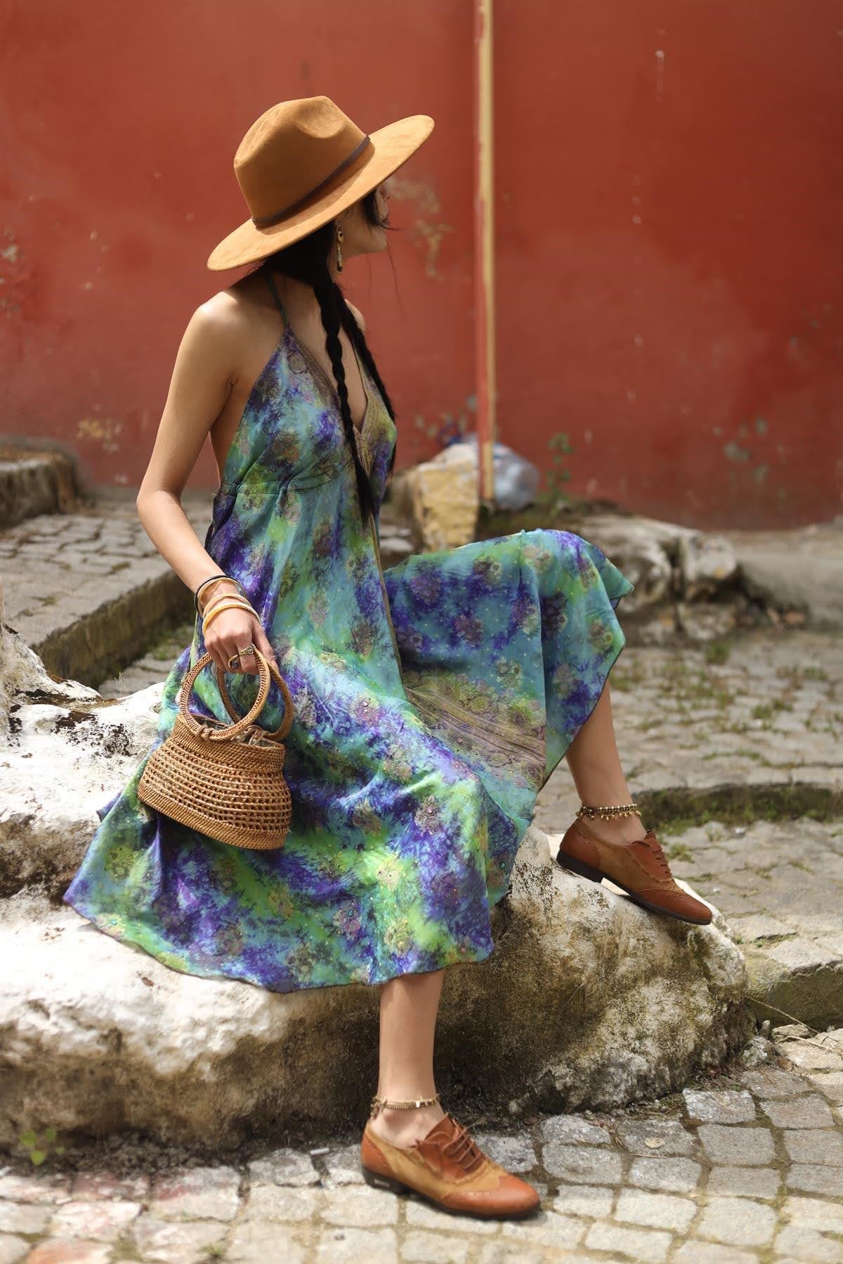 Turkuaz Bağlamalı Nakışlı Batik Desenli İpek Elbise