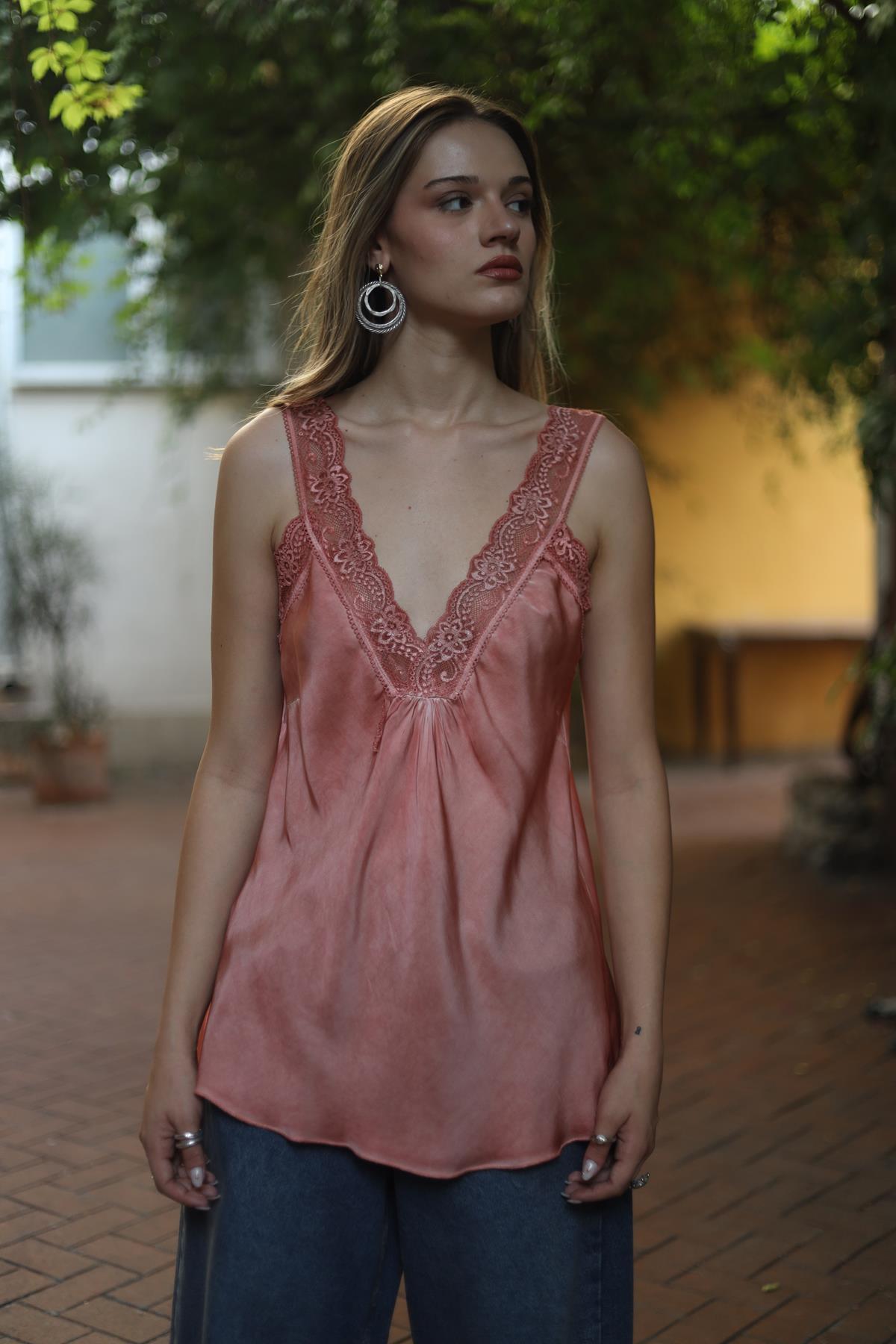 Gül Kurusu İnce Dantel İşlemeli Atlet