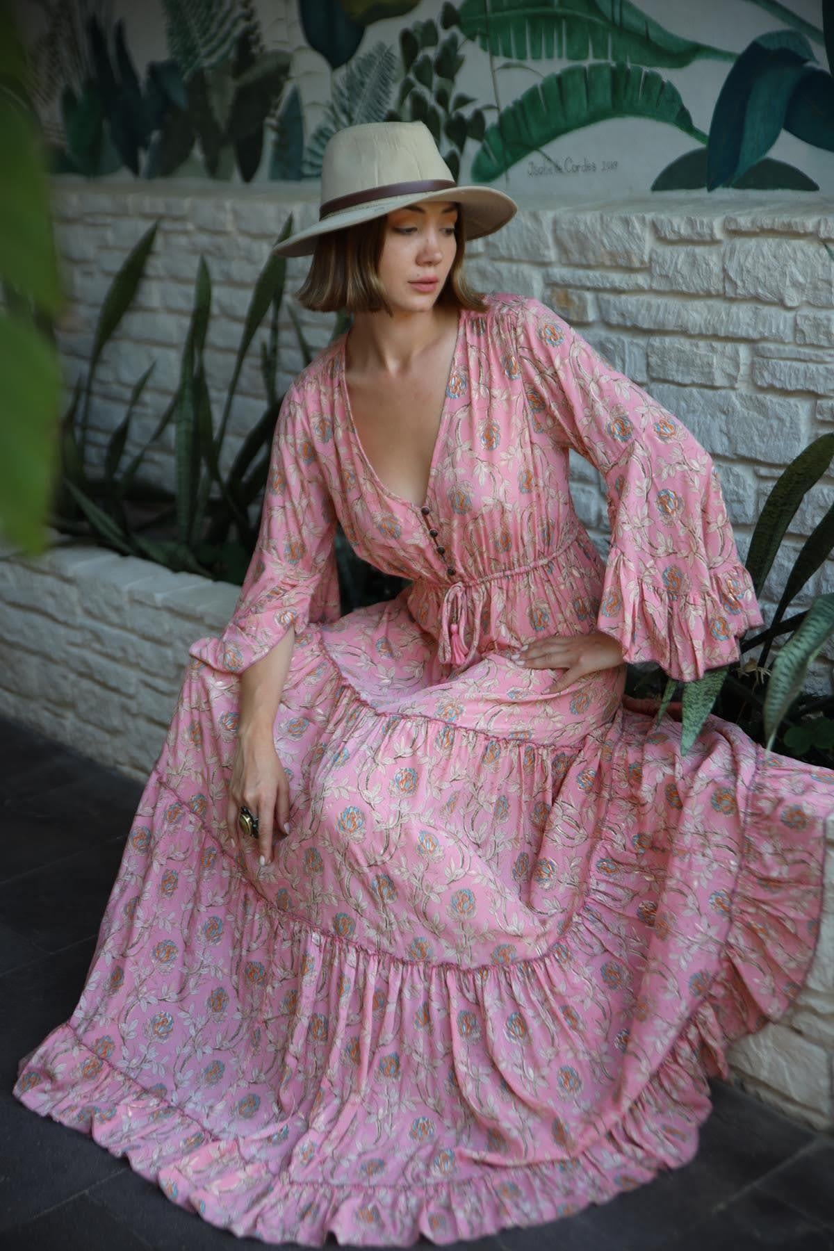 Pudra Pembe Kolları Volanlı Düğme Detaylı İpek Elbise - Şaman butik Pudra Pembe Kolları Volanlı Düğme Detaylı İpek Elbise
