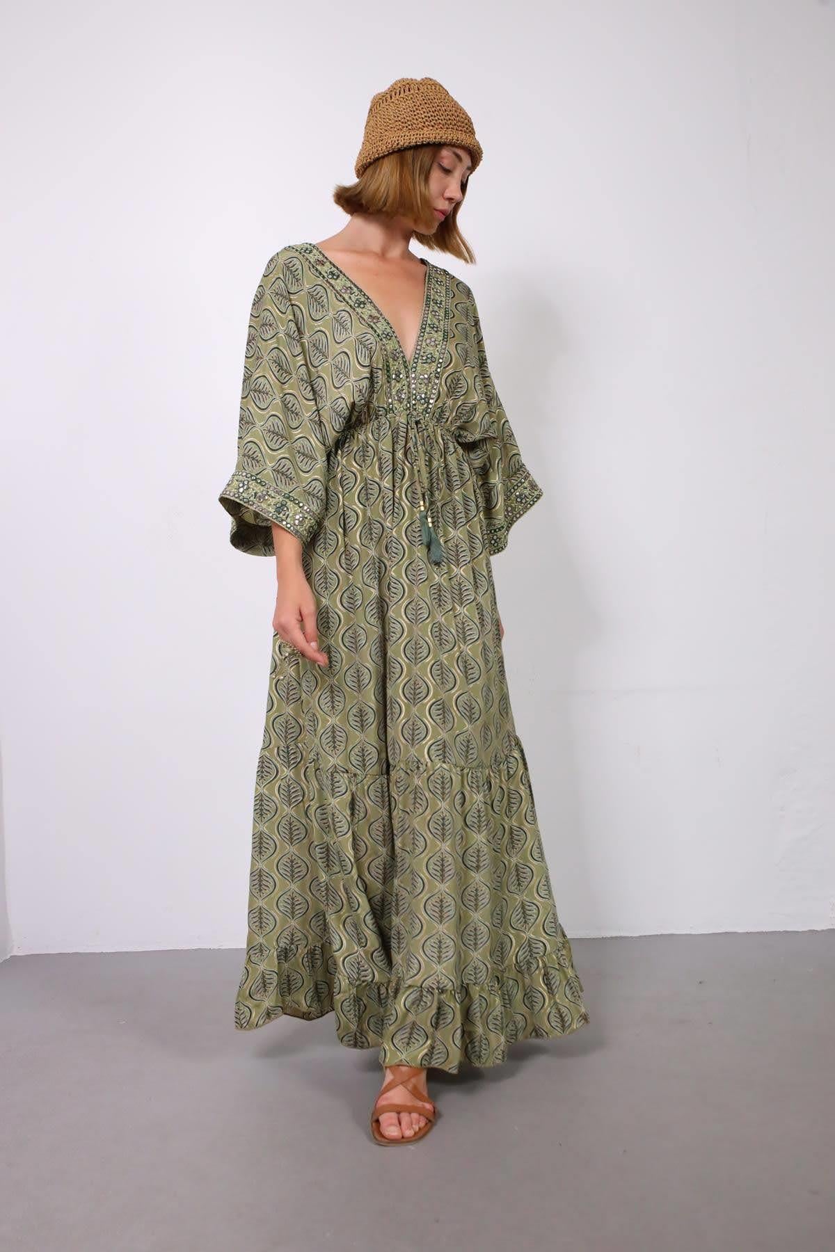 Haki Püsküllü V Yaka İşlemeli Otantik İpek Elbise - Şaman Butik Haki Püsküllü V Yaka İşlemeli Otantik İpek Elbise