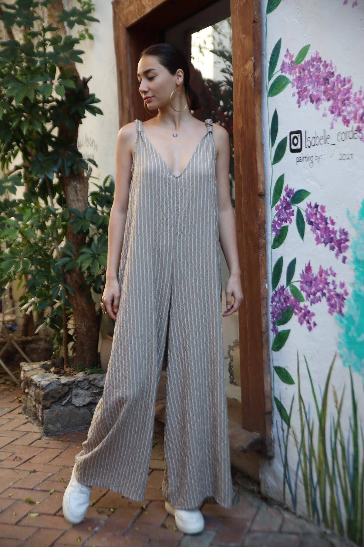 Bej Çizgili Omzu Büzgülü Gofre Tulum - Şaman Butik Bej Çizgili Omzu Büzgülü Gofre Tulum