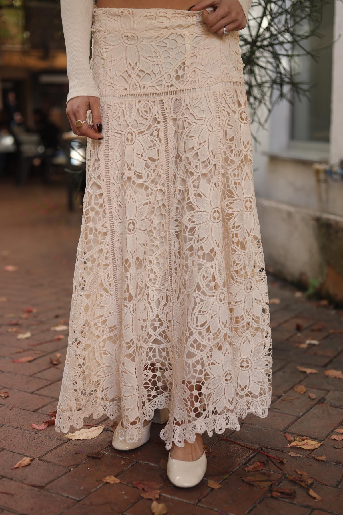 Krem Rengi Astarlı Dantel Etek
