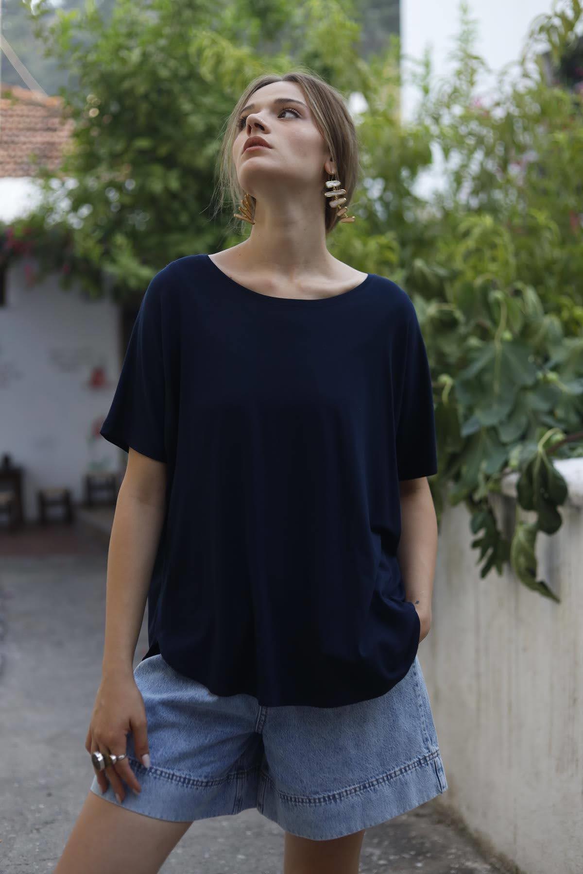 Lacivert Kısa Kollu Oval Kesim Salaş Bluz