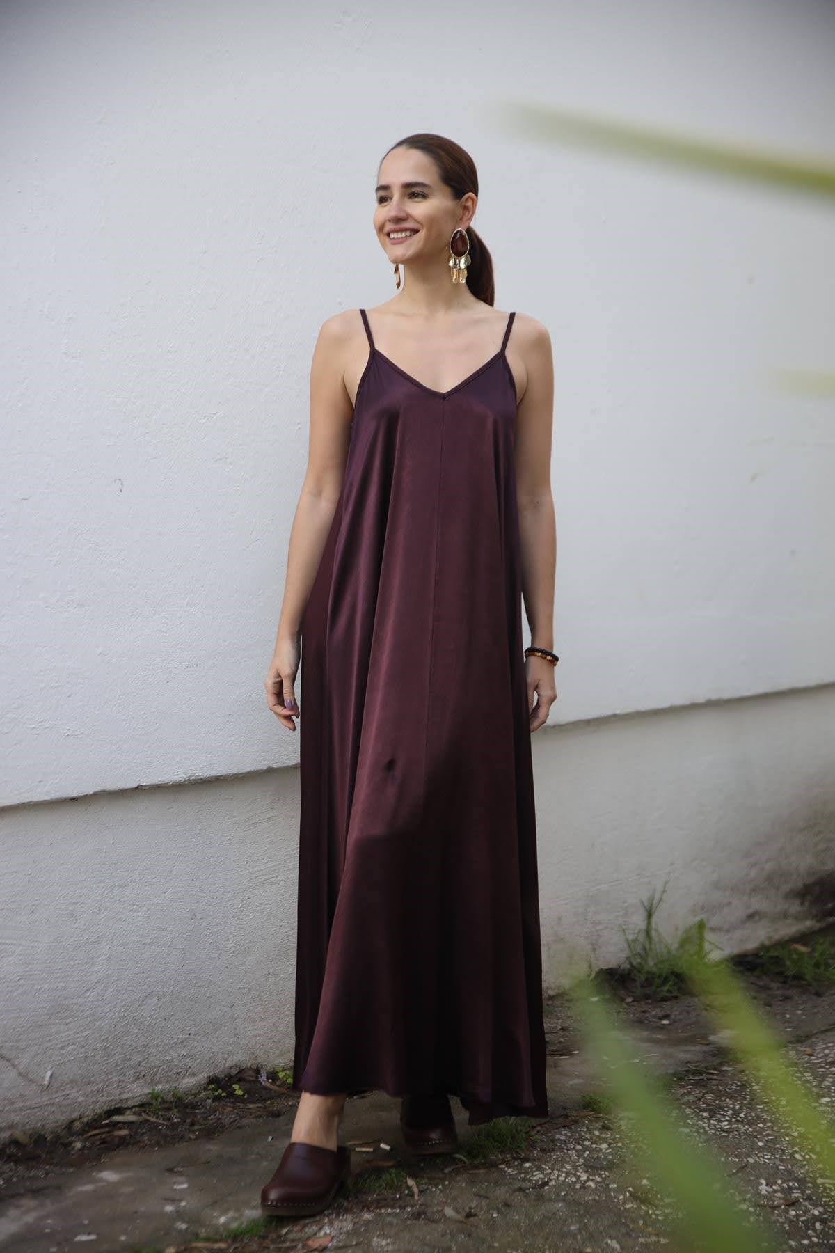 Mürdüm Rengi Askılı Uzun Elbise