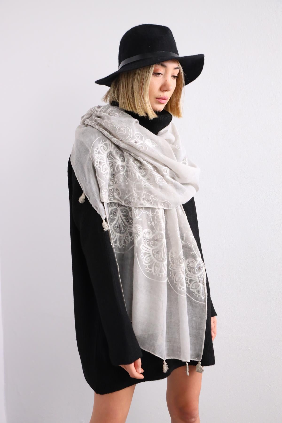 Açık Gri Simli İnci İşlemeli Şal - Şaman Butik Açık Gri Simli İnci İşlemeli Şal