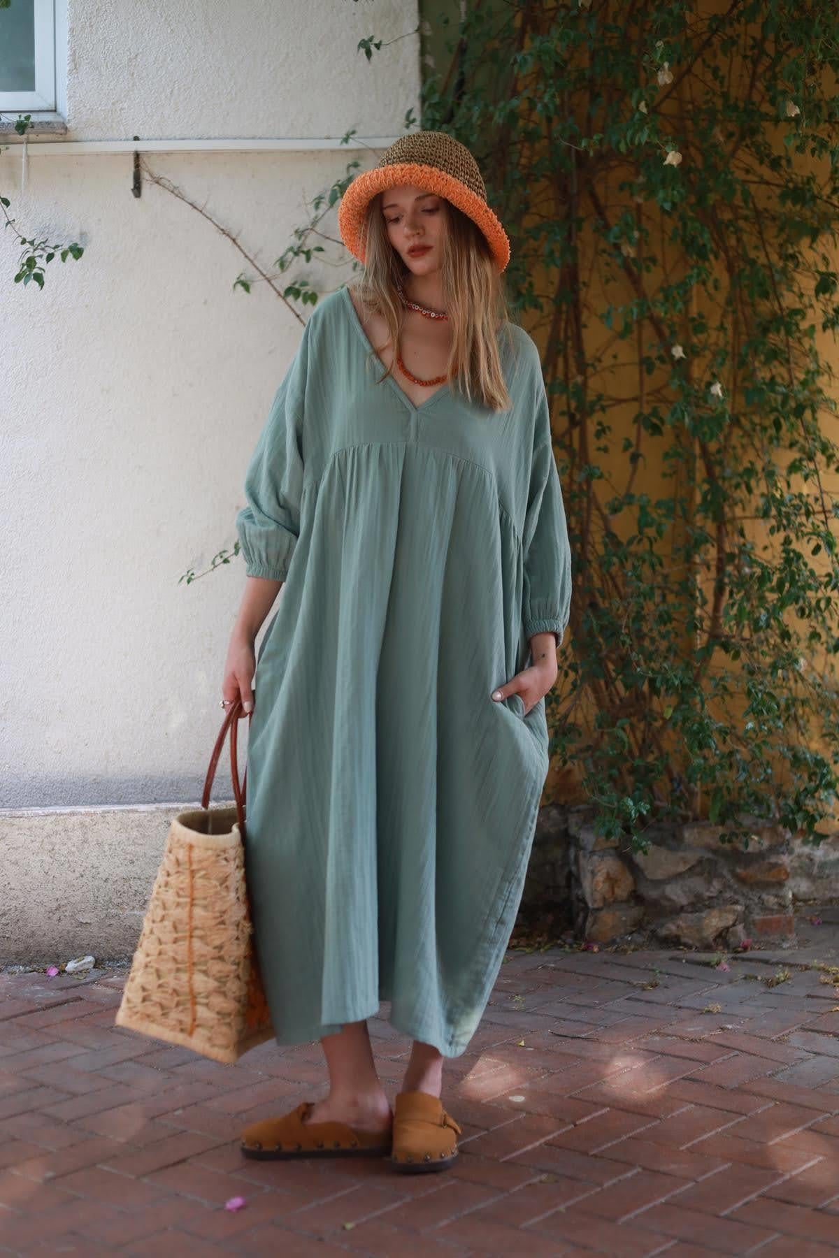 Mint Yeşili Kolları Biyeli Müslin Elbise