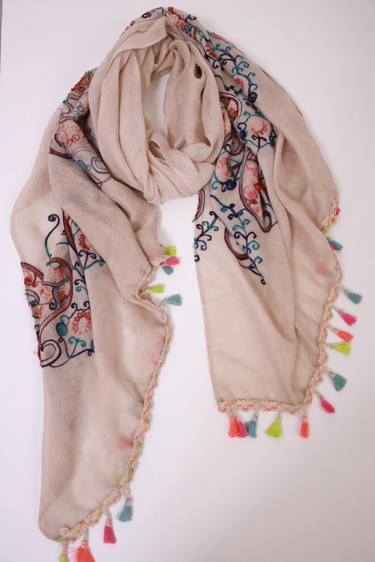 Bej İşlemeli Püsküllü Şal