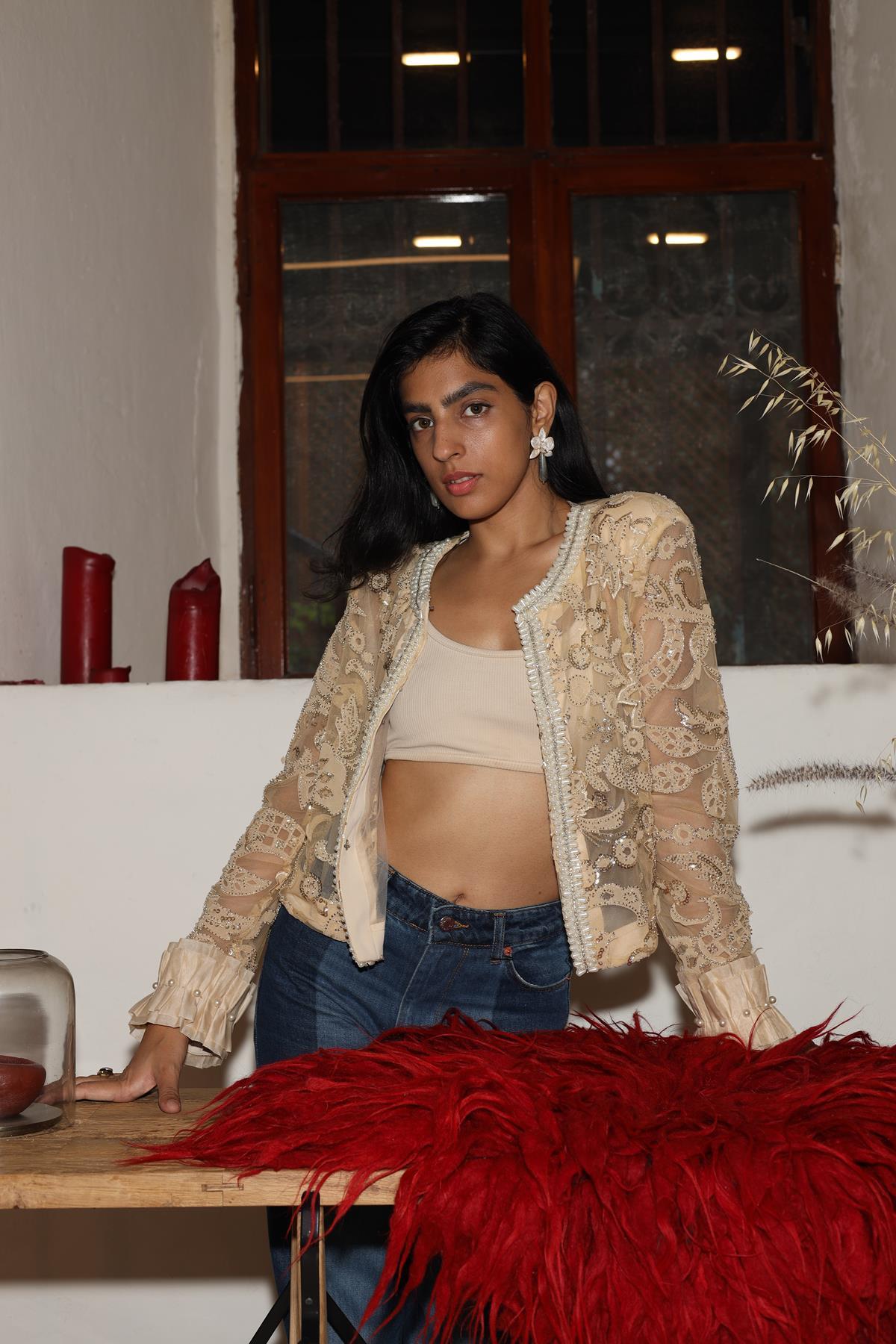 Bej Manşeti Drapeli Otantik İşlemeli Tül Ceket