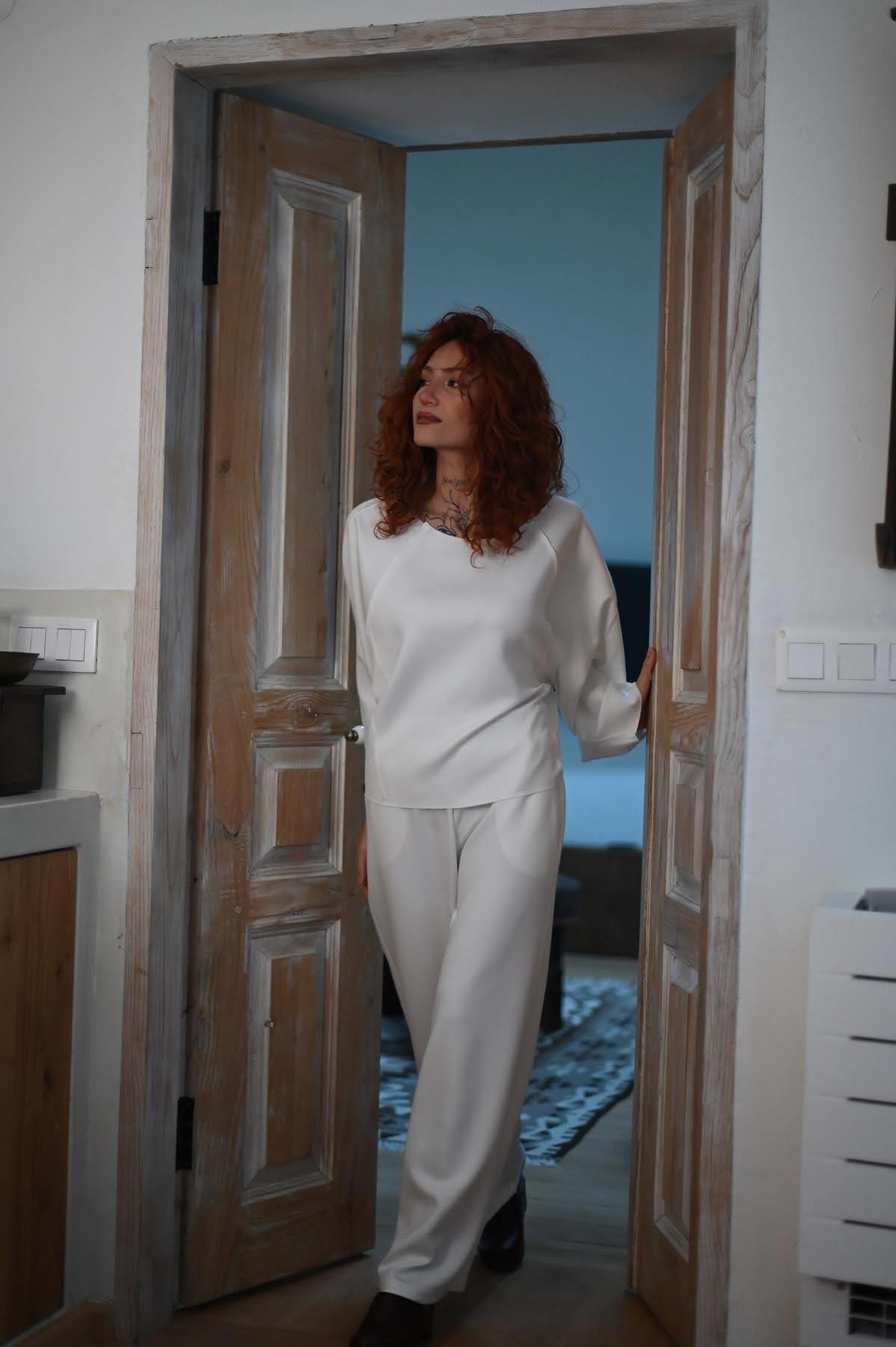 Beyaz Asimetrik Dikiş Detaylı Sweat Takım