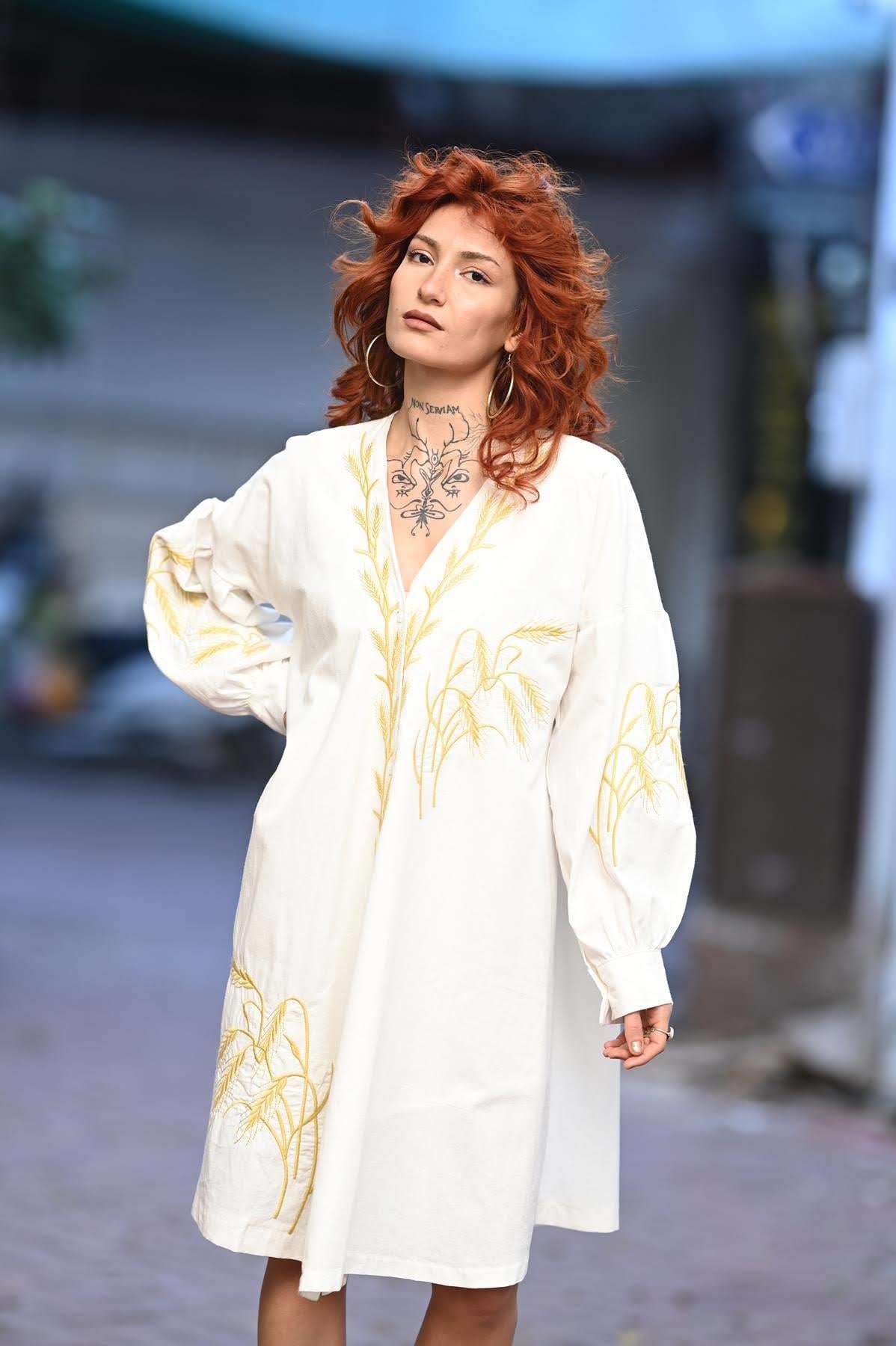 Beyaz Buğday Nakışlı Düğmeli Elbise