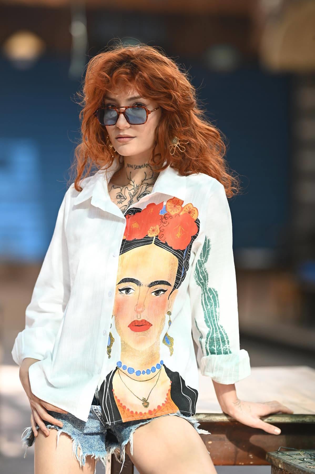 Beyaz Frida Baskı Desen Gömlek