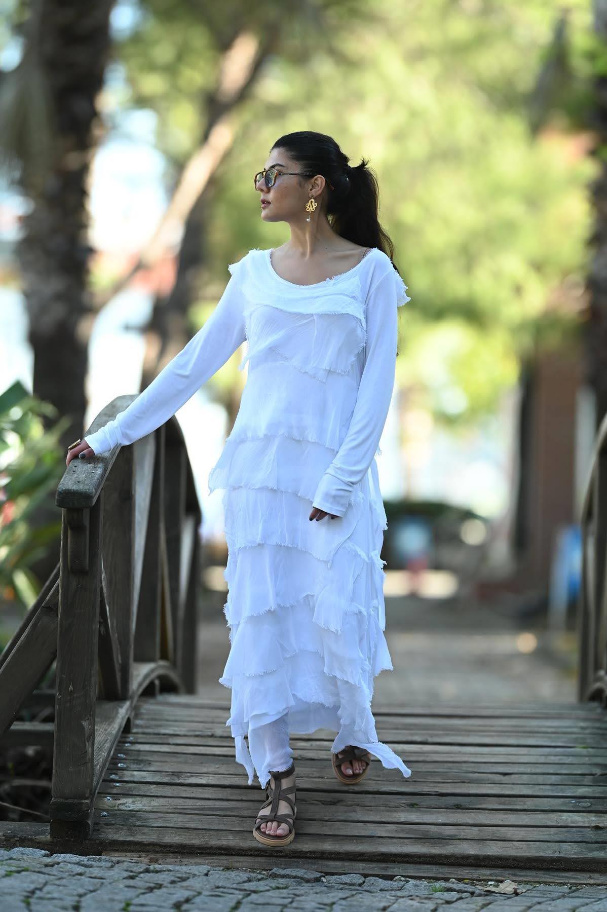 Beyaz İpek Kat Kat Uzun Elbise