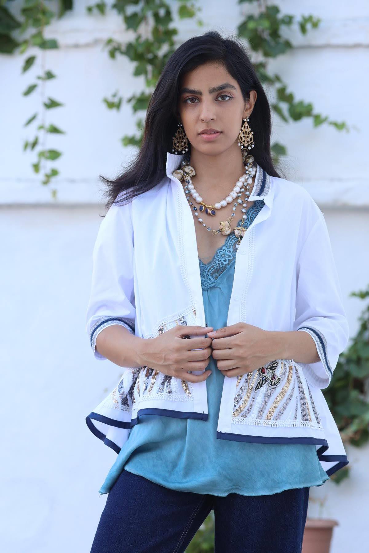 Beyaz Taş ve Payet İşlemeli Otantik Gömlek