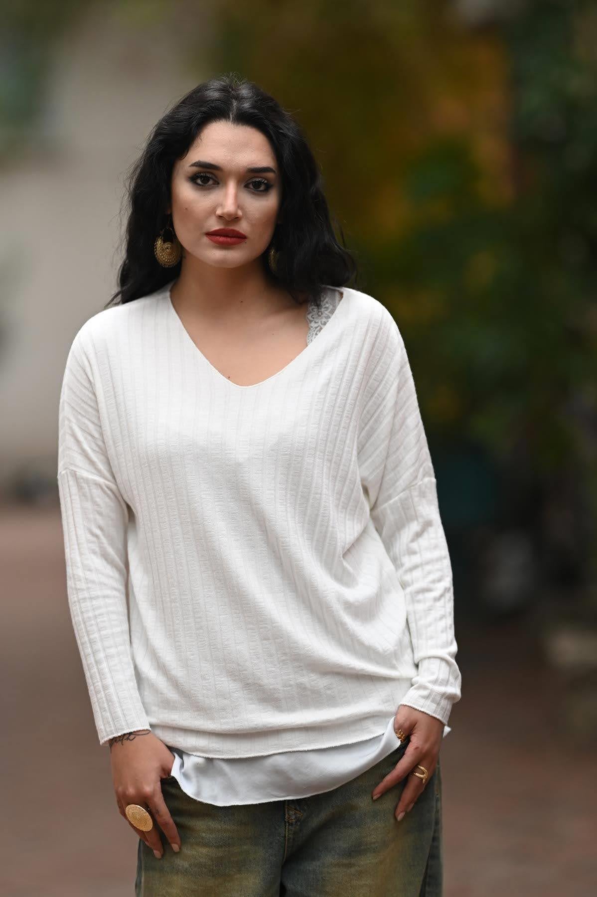 Beyaz V Yaka Fitilli Bluz