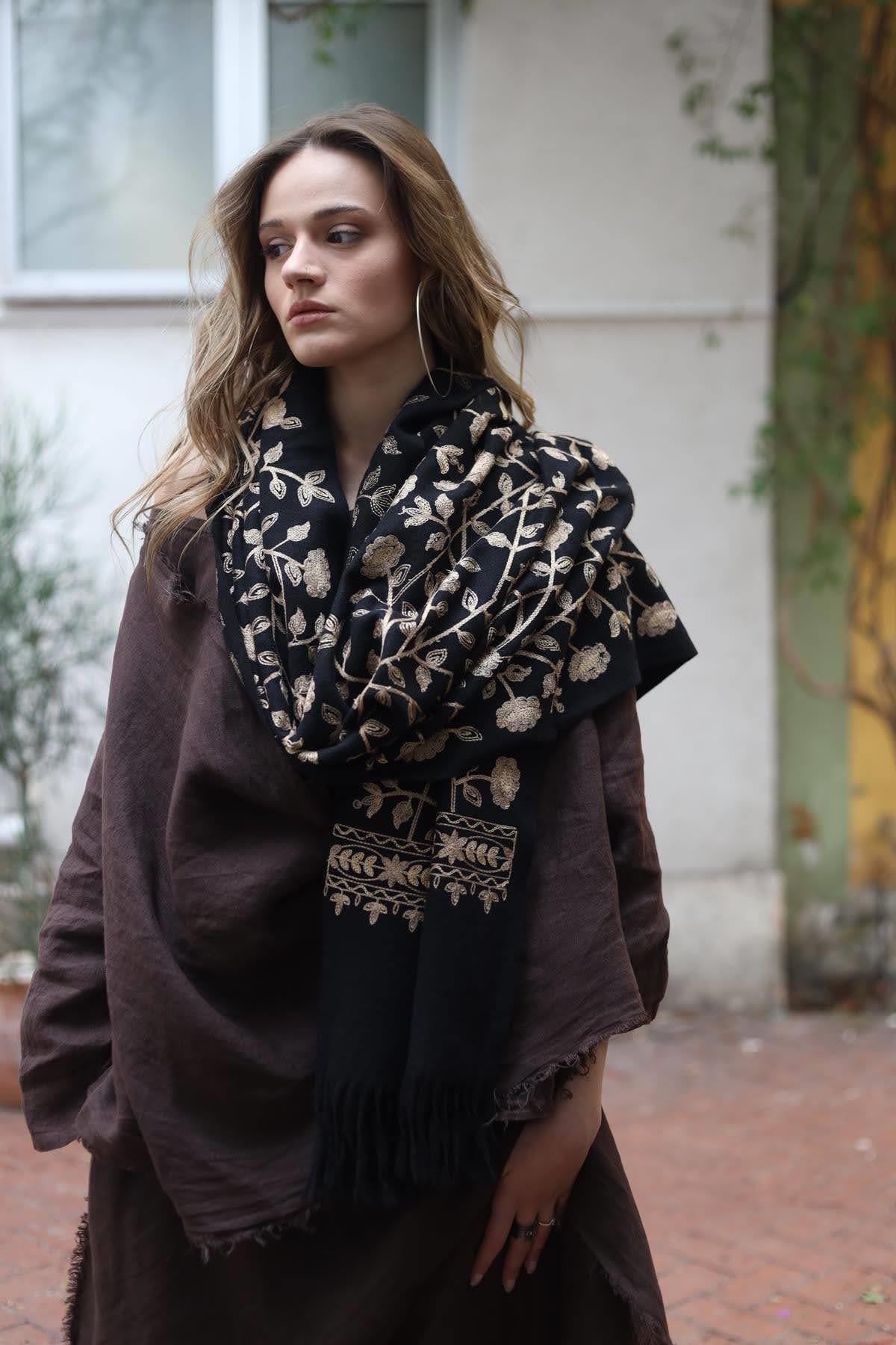 Siyah Nakışlı Kaşmir Şal