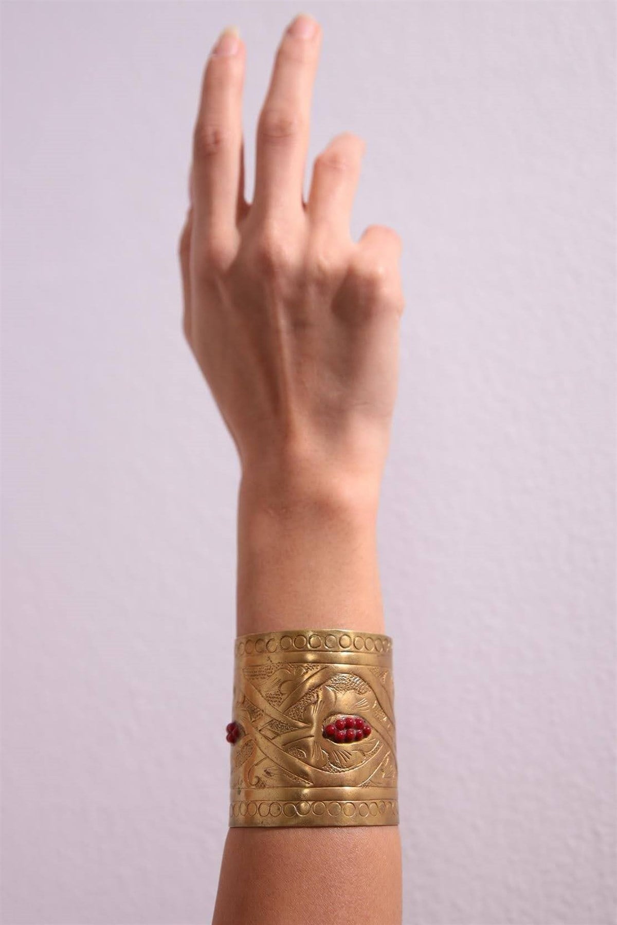 Bronz Mercan Taşlı İşlemeli Tasarım Bileklik - Şaman Butik Bronz Mercan Taşlı İşlemeli Tasarım Bileklik