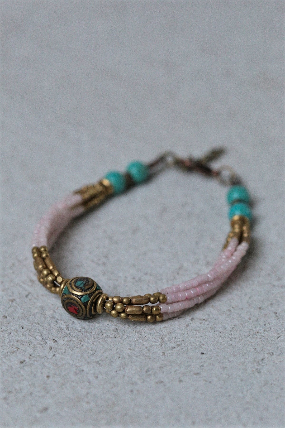Pembe Kesme Doğal Taşlı Bronz Detaylı Tasarım Bileklik - Şaman Butik Pembe Kesme Doğal Taşlı Bronz Detaylı Tasarım Bileklik