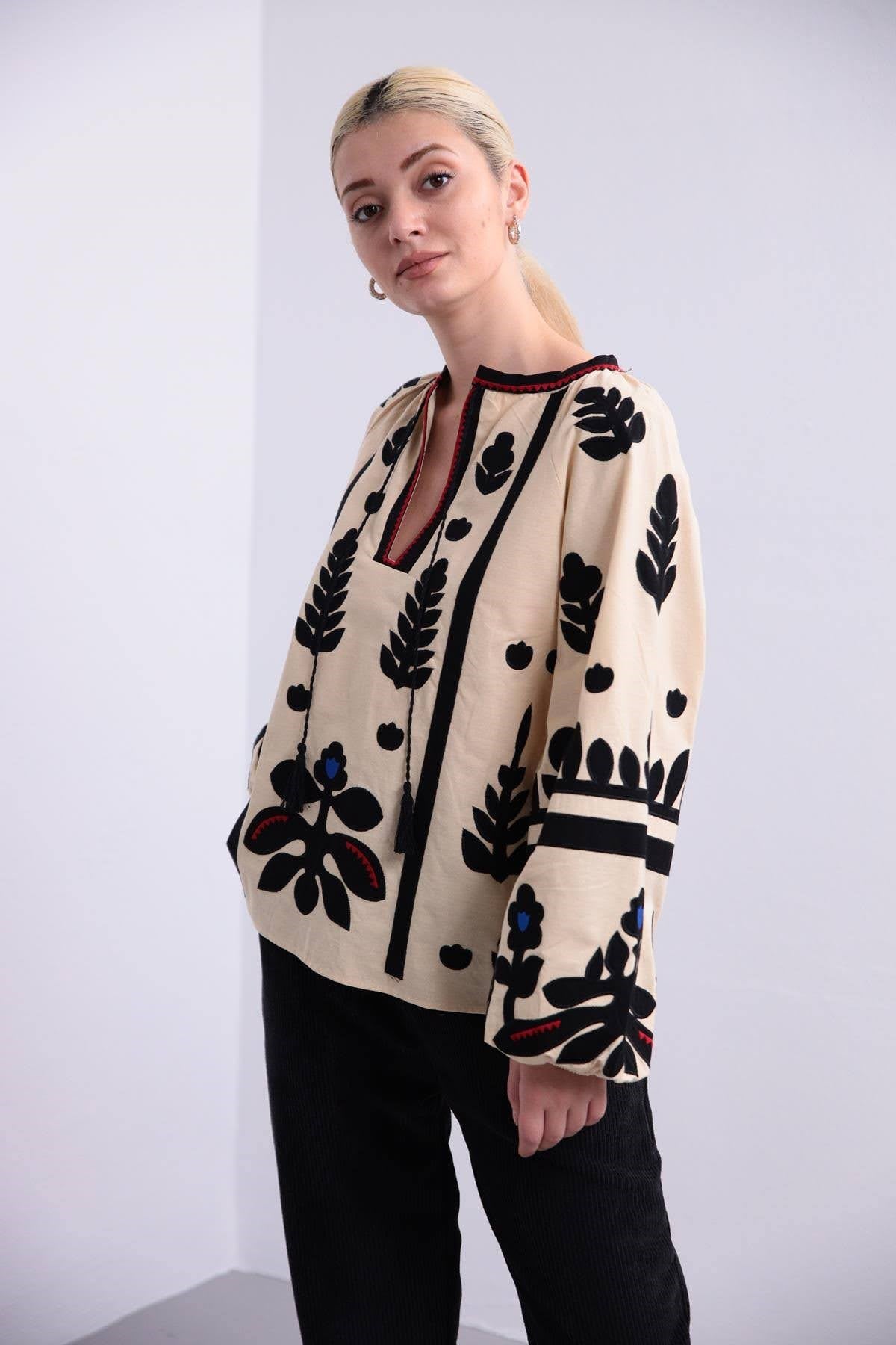 Bej İşlemeli Balon Kol Bluz - Şaman Butik - Bohem Giyim ve Aksesuar | Kadın & Erkek Bej İşlemeli Balon Kol Bluz