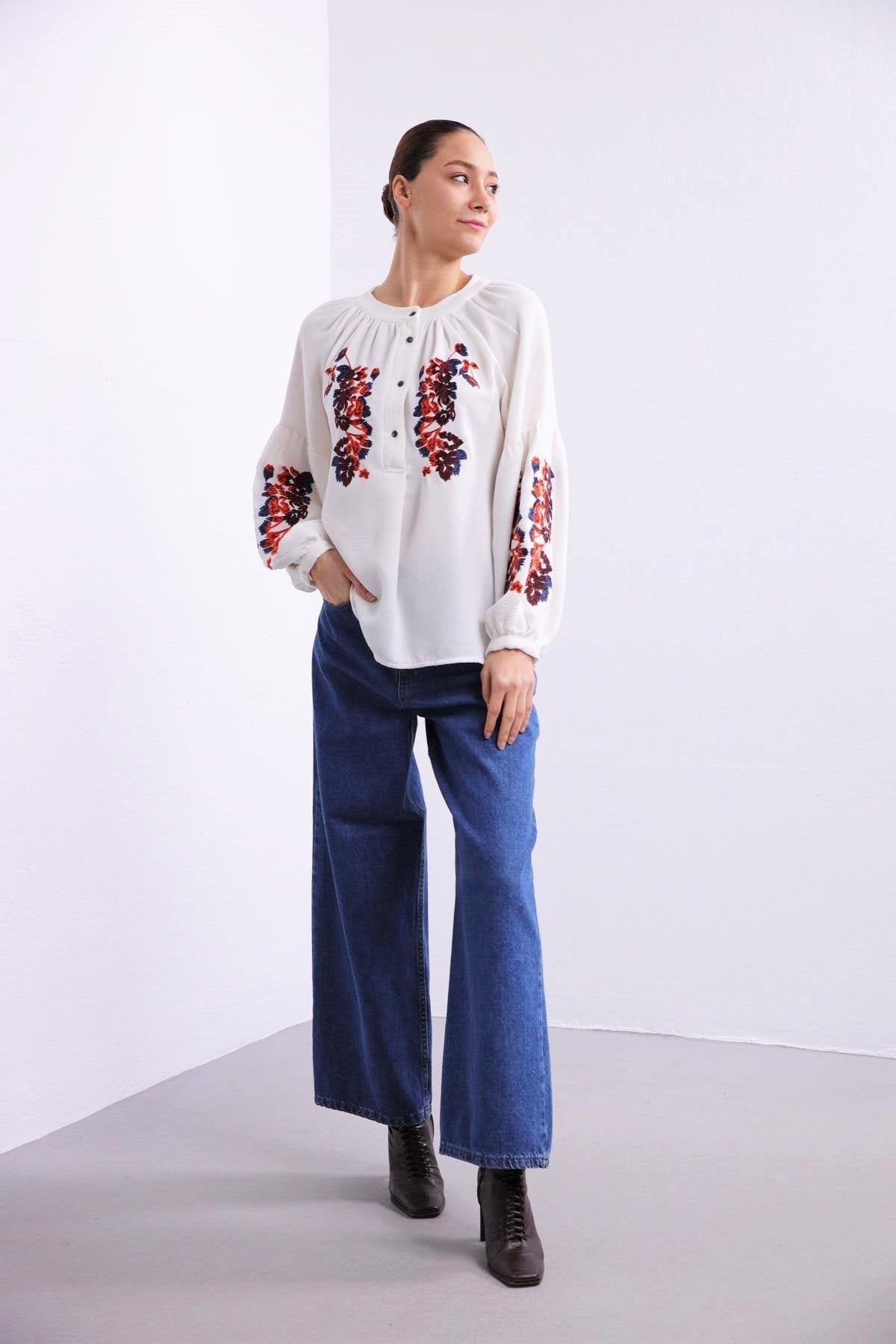 White Flower Embroidered Bishop Sleeve Blouse - Saman Butik | Shop Online White Flower Embroidered Bishop Sleeve Blouse