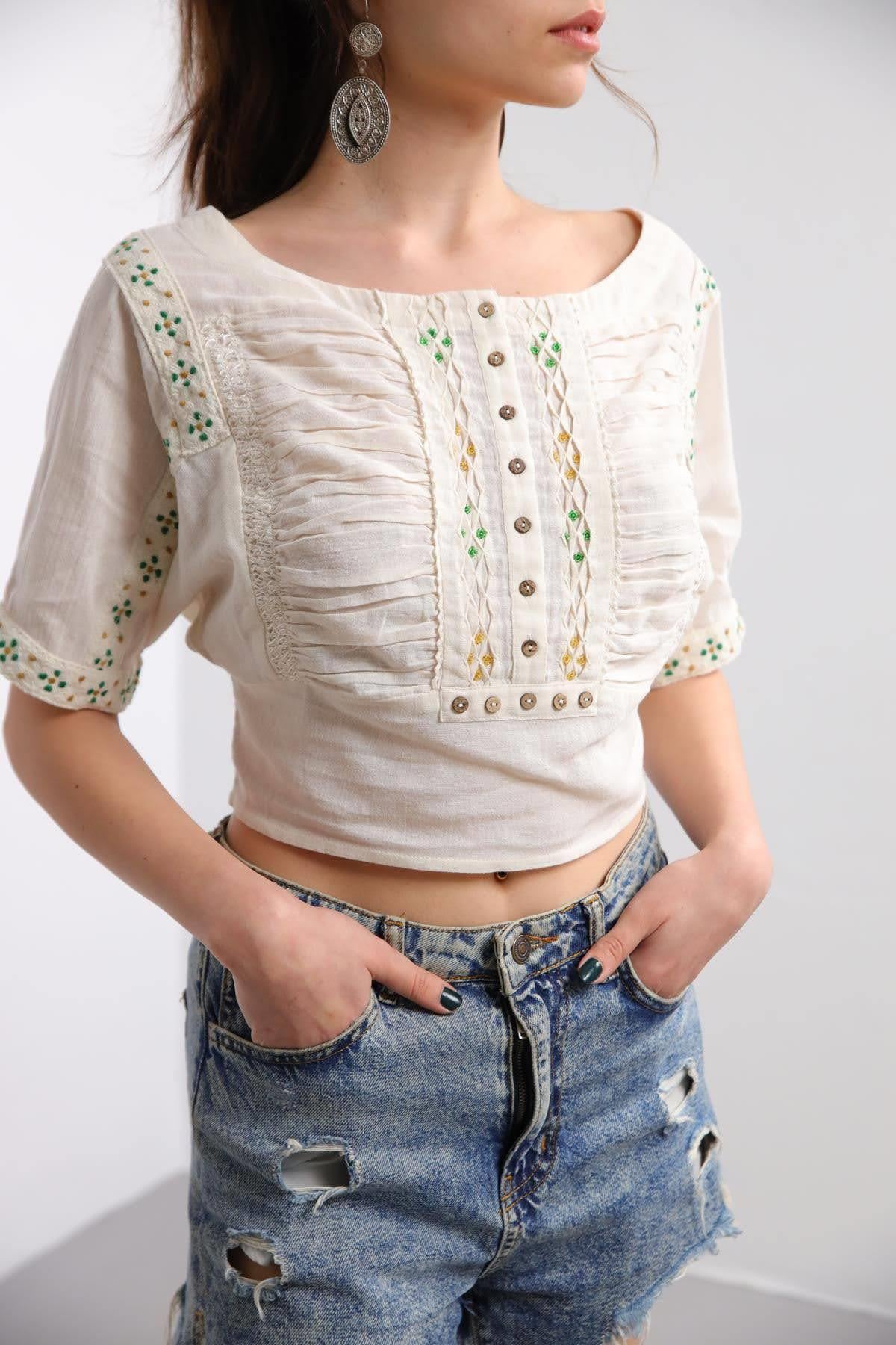 Beyaz İşlemeli Kapri Kol Bluz - Şaman Butik Beyaz İşlemeli Kapri Kol Bluz