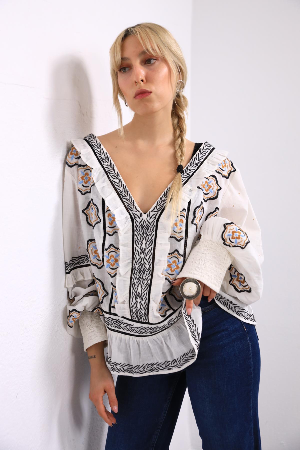 Beyaz İşlemeli Sırt Detay Bohem Bluz - Şaman Butik Beyaz İşlemeli Sırt Detay Bohem Bluz