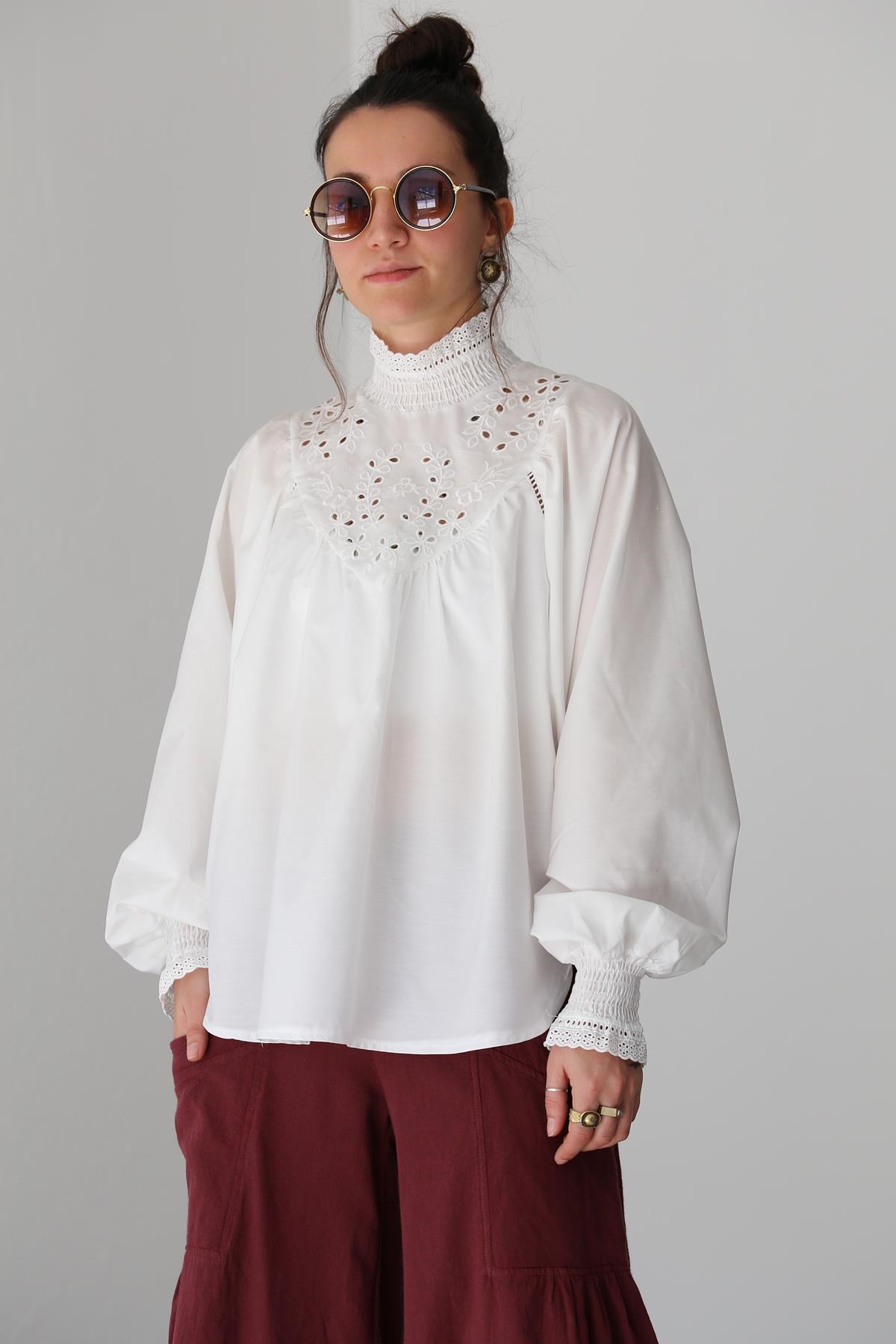 Beyaz Yakası Fırfırlı İşlemeli Bluz - Şaman Butik - Bohem Giyim ve Aksesuar  | Kadın & Erkek