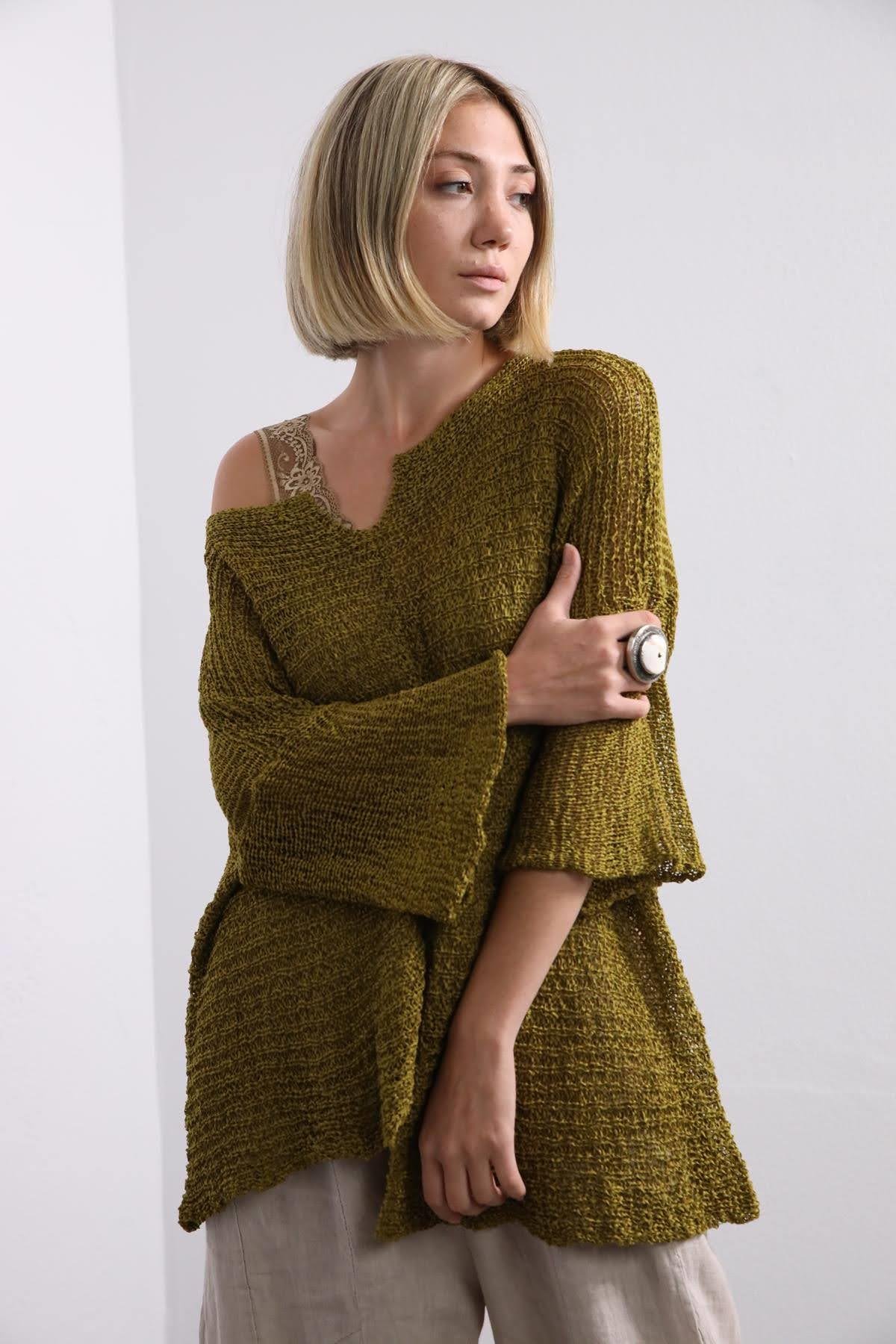 Fıstık Yeşili Yakası Kesik Detay Merserize Bluz - Şaman Butik Fıstık Yeşili Yakası Kesik Detay Merserize Bluz