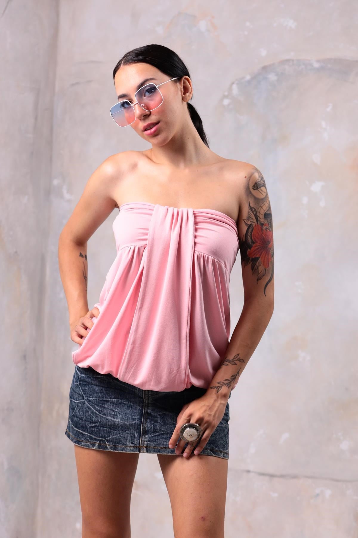  Pembe Önü Fiyonk Detaylı Straplez Bluz