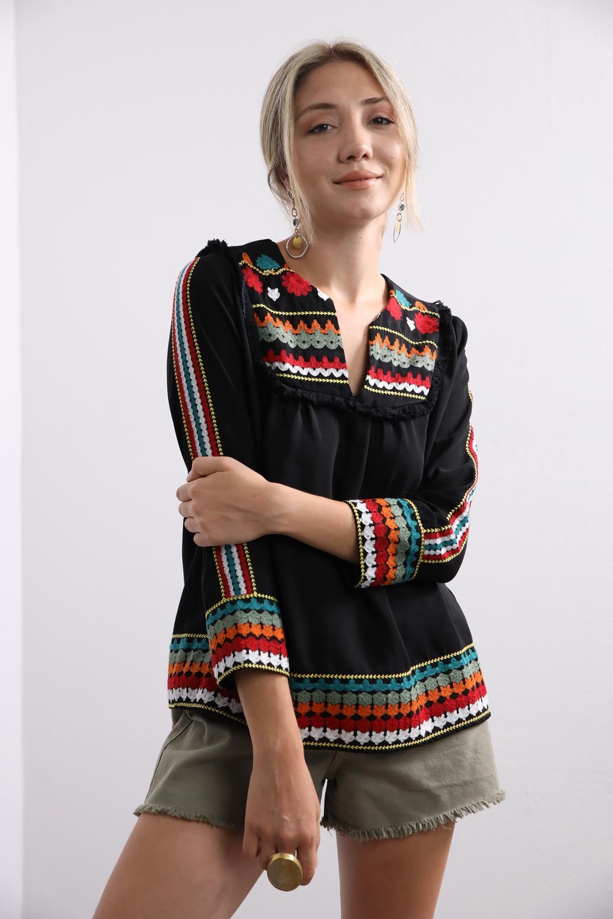 Siyah Kolları Ve Yakası İşlemeli Püsküllü Bluz  - Şaman Butik - Bohem Giyim ve Aksesuar | Kadın & Erkek Siyah Kolları Ve Yakası İşlemeli Püsküllü Bluz 