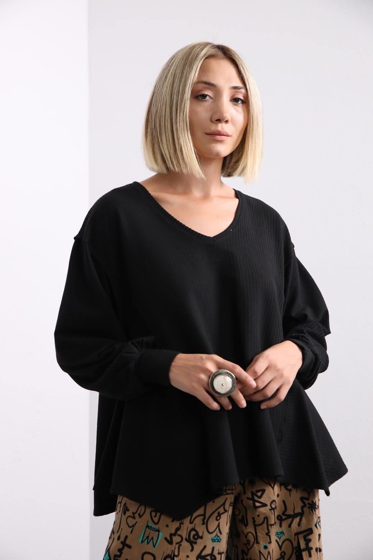  Siyah V Yaka Asimetrik Dikiş Detaylı Bluz