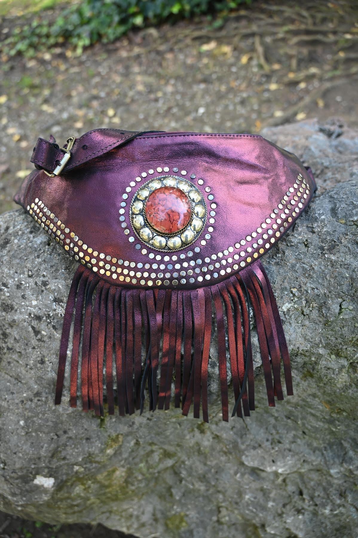 Bordo Püsküllü Taş ve Zımbalı Parlak Süet Deri Bel Çantası