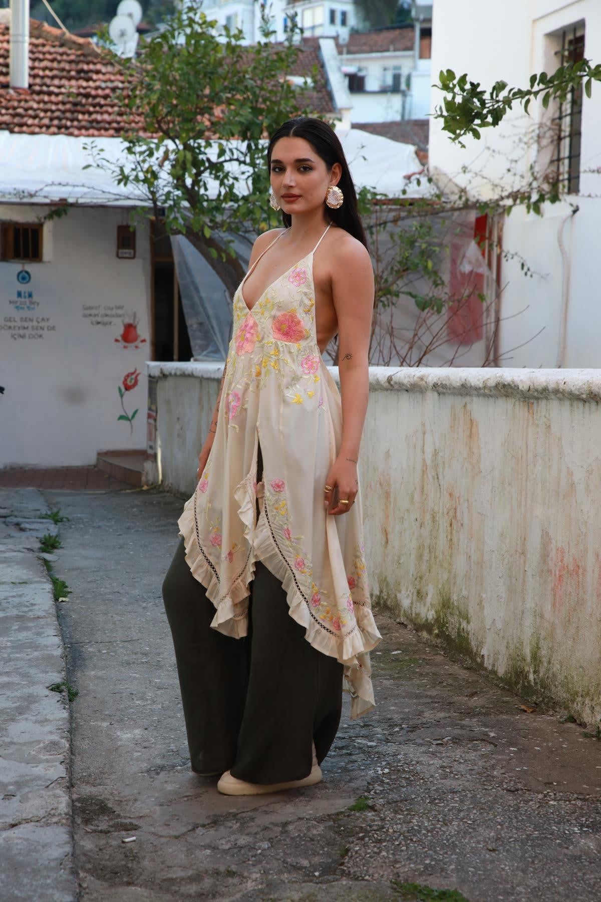 Krem Rengi Boyundan Bağlamalı Otantik Nakışlı Tunik