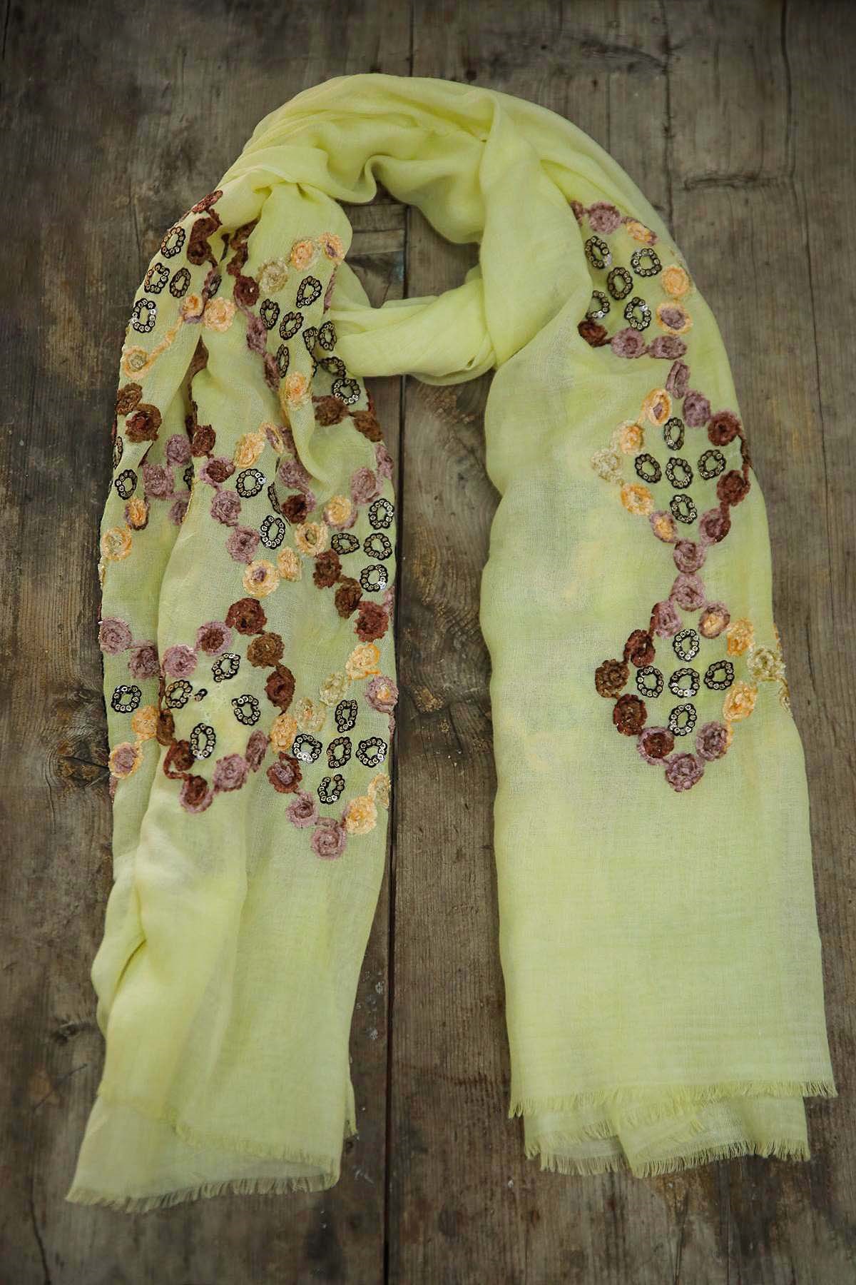 Butter Yellow Payet Detaylı İşlemeli Şal