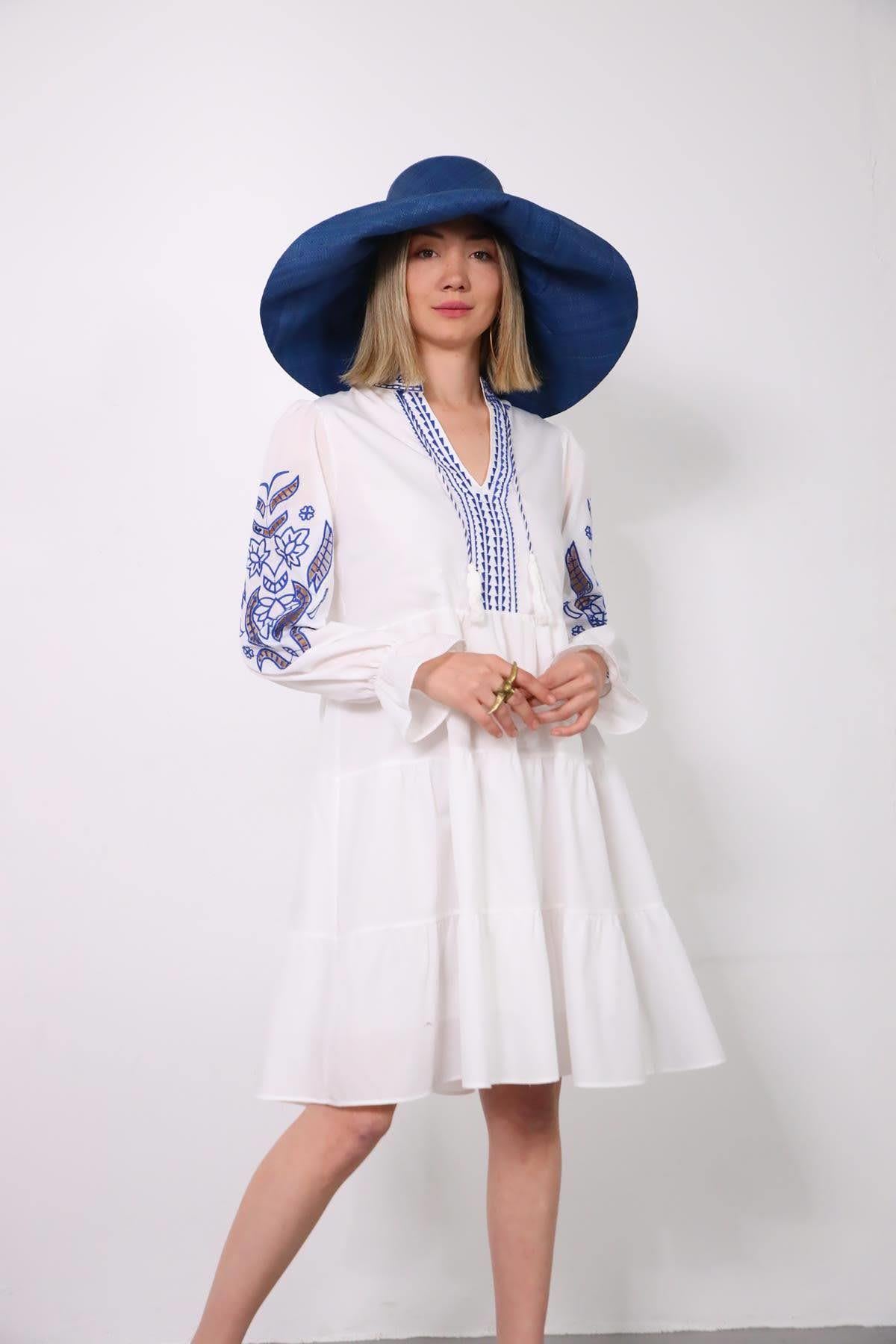 Beyaz Yakası Püsküllü Kolları Ajurlu Desenli Elbise - Şaman Butik Beyaz Yakası Püsküllü Kolları Ajurlu Desenli Elbise