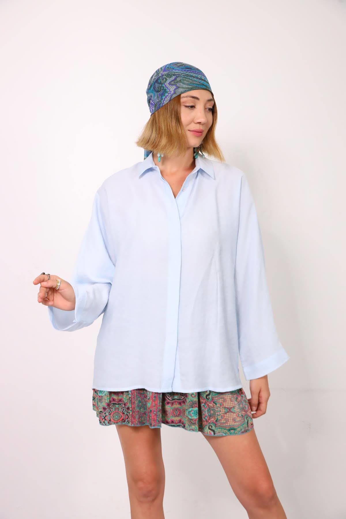 Açık Mavi Gizli Düğmeli Cepsiz Gömlek - Şaman Butik Açık Mavi Gizli Düğmeli Cepsiz Gömlek