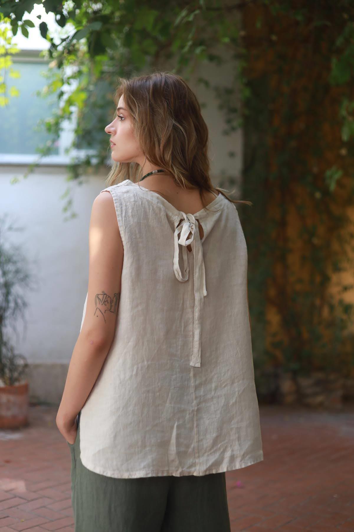 Krem Rengi Sırtı Bağlamalı Sıfır Kol Keten Bluz