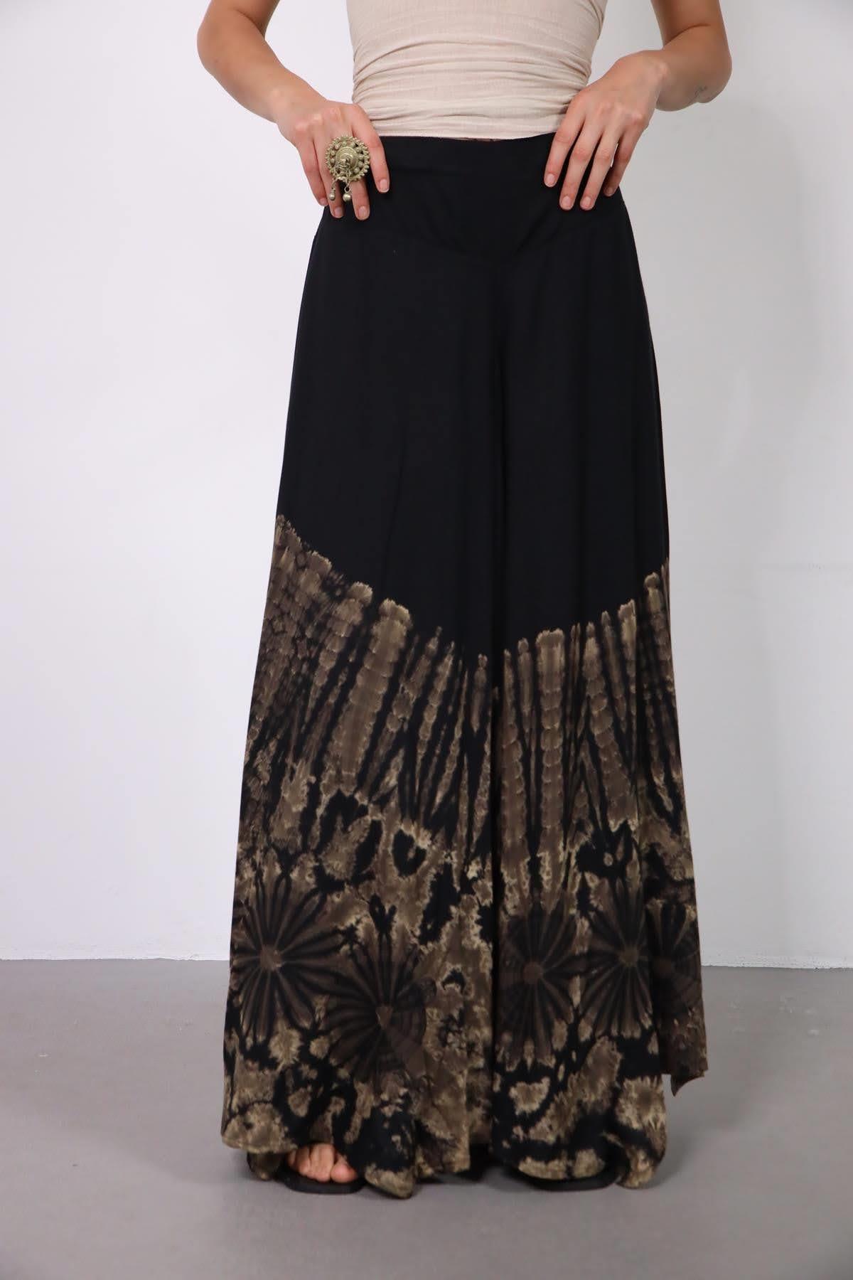 Siyah Paçası Yırtmaçlı Batik Desenli Pantolon - Şaman Butik Siyah Paçası Yırtmaçlı Batik Desenli Pantolon