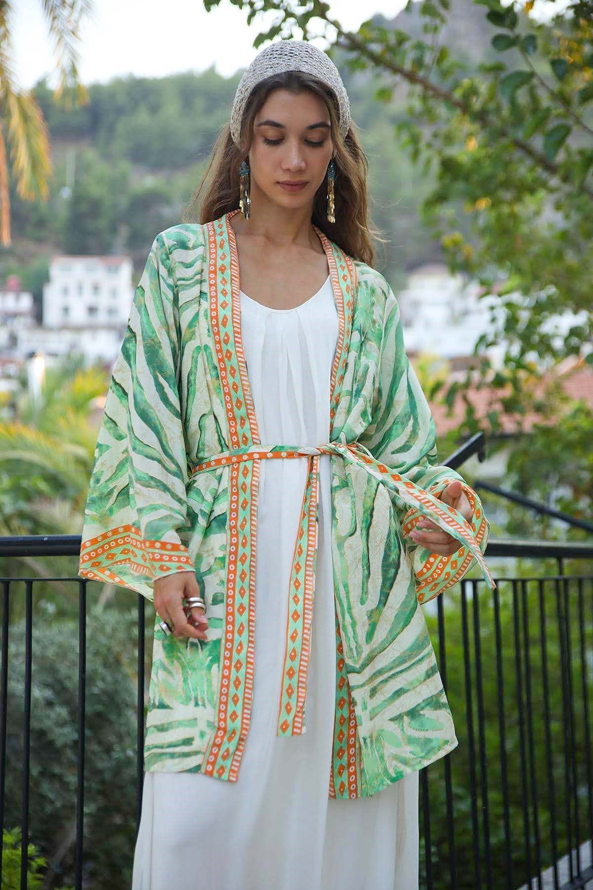 Mint Yeşili Desenli Kısa İpek Kimono