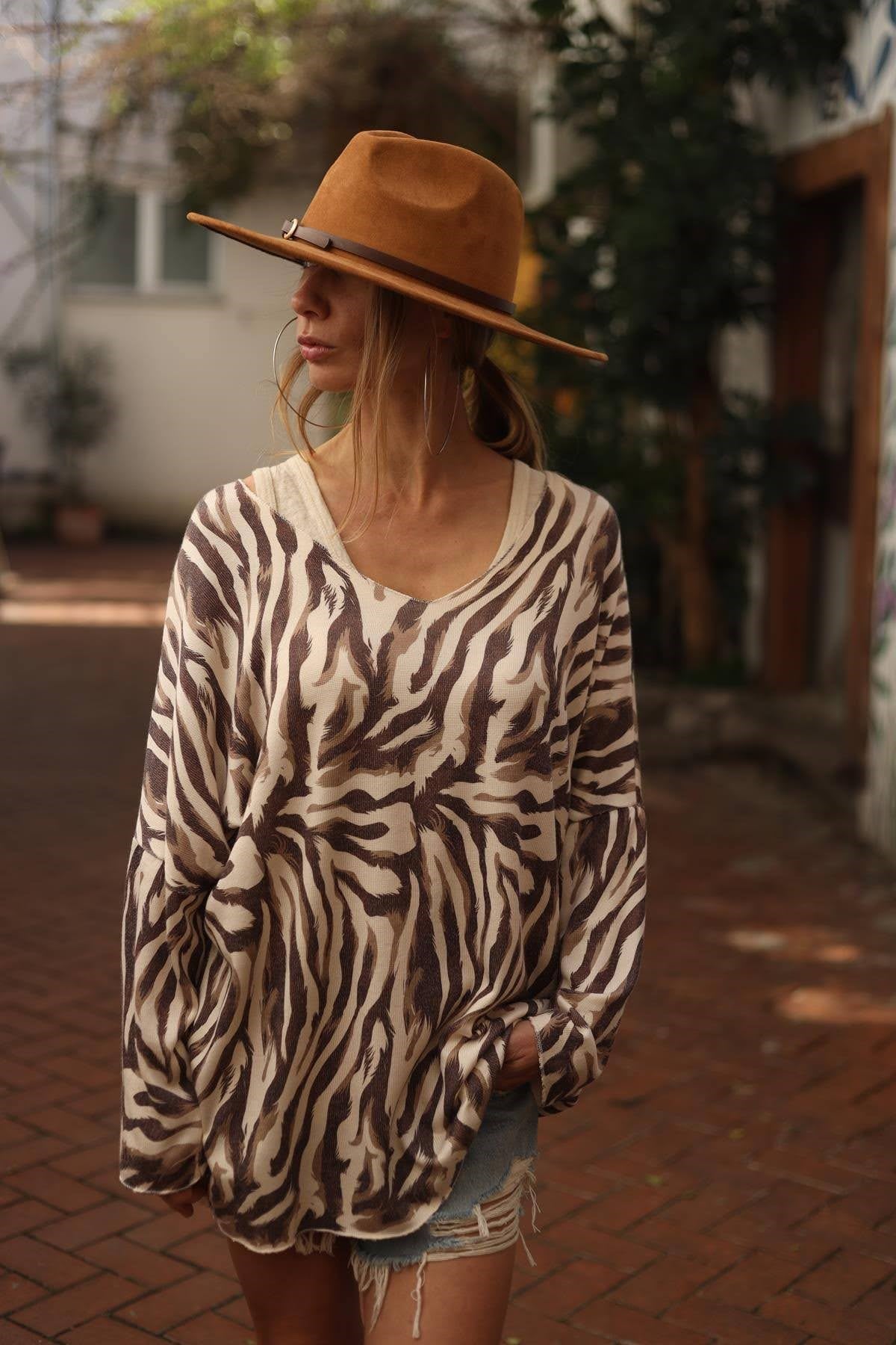 Krem Rengi Desenli V Yaka Angora Bluz