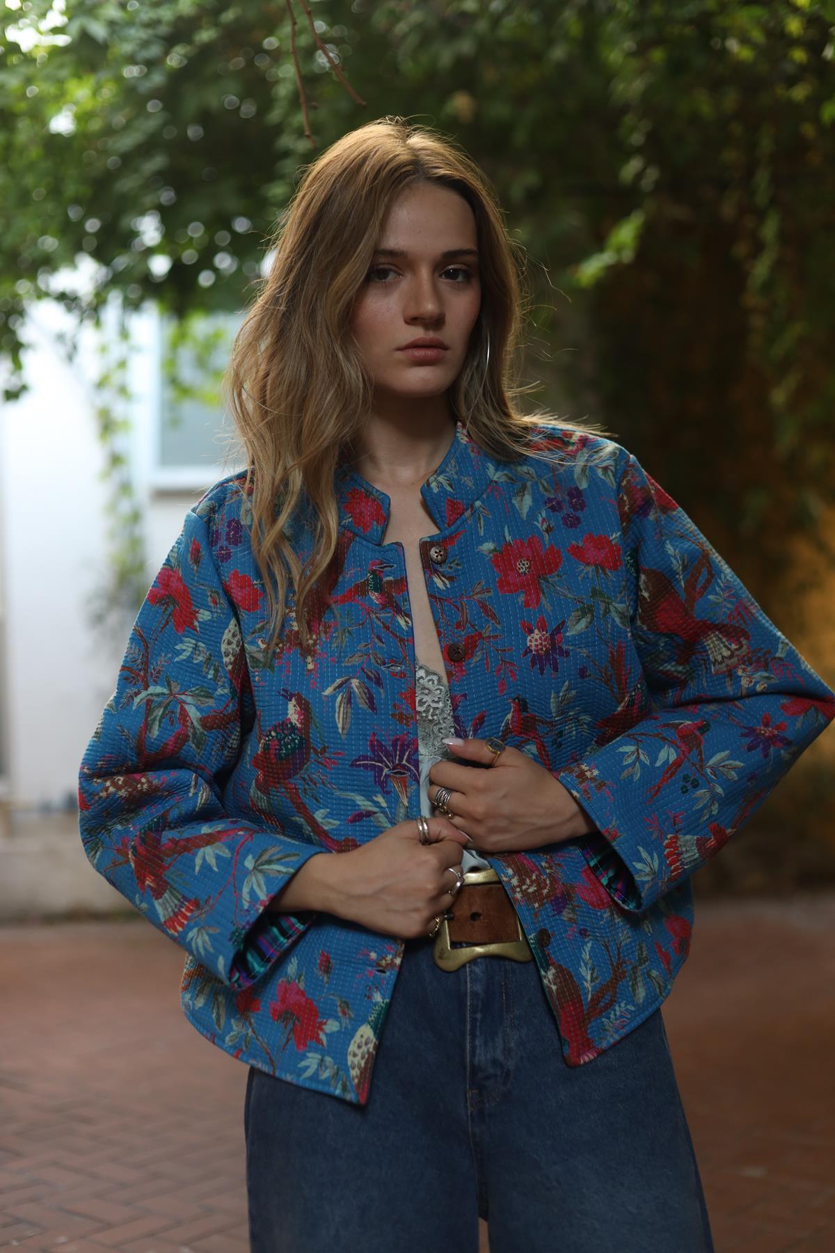 Mavi Desenli Kapitone Ceket