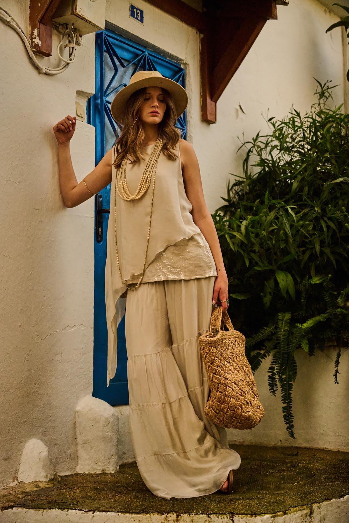 Krem Rengi Payetli Asimetrik Askılı İpek Bluz