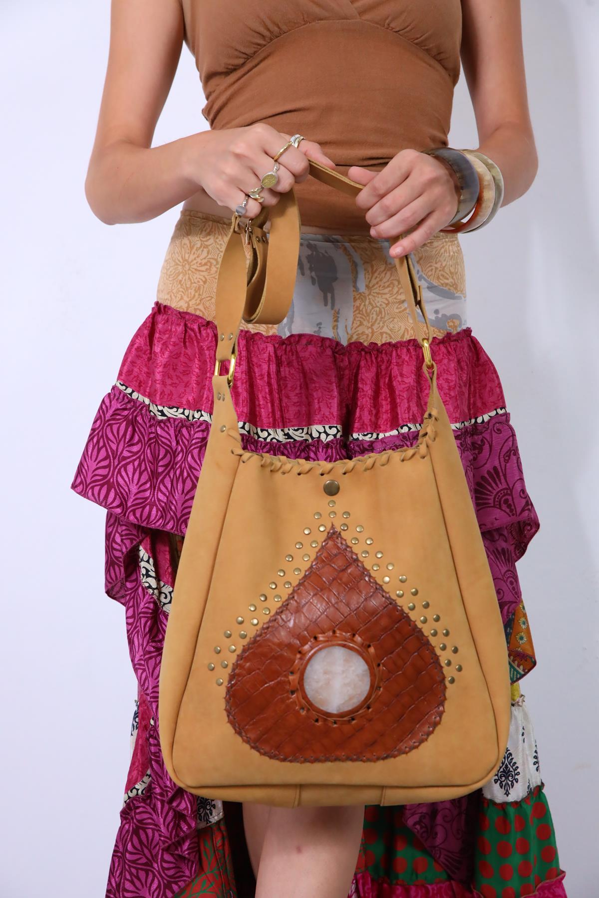  Hardal Rengi Zımba ve Doğal Taş Detaylı Nubuk Çanta