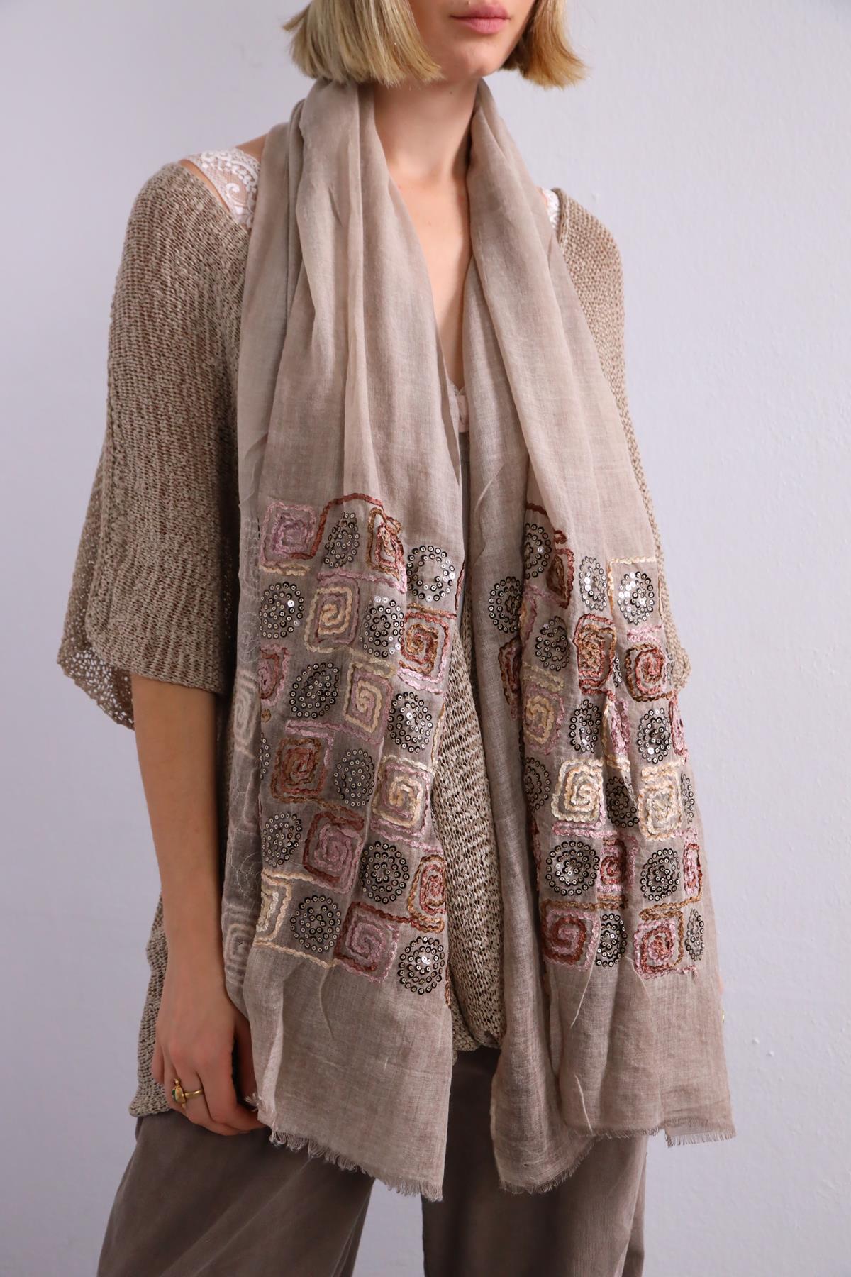 Vizon Kenarları İşlemeli Saçaklı Şal - Şaman Butik Vizon Kenarları İşlemeli Saçaklı Şal