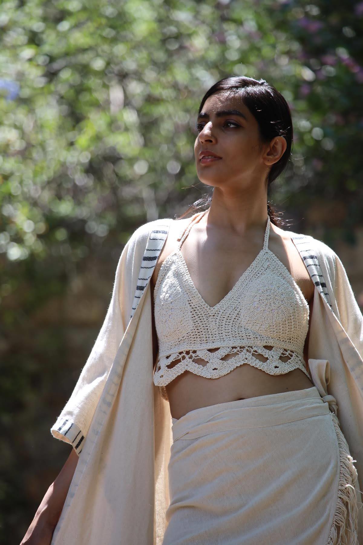 Krem Rengi Dantel Bağlamalı Crop