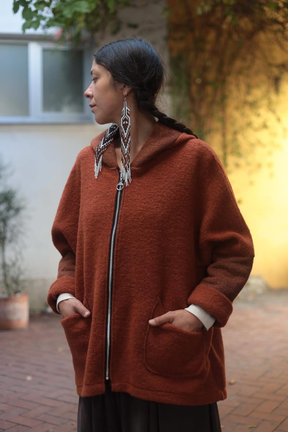 Kiremit Rengi Kapüşonlu Kısa Keçe Kaban