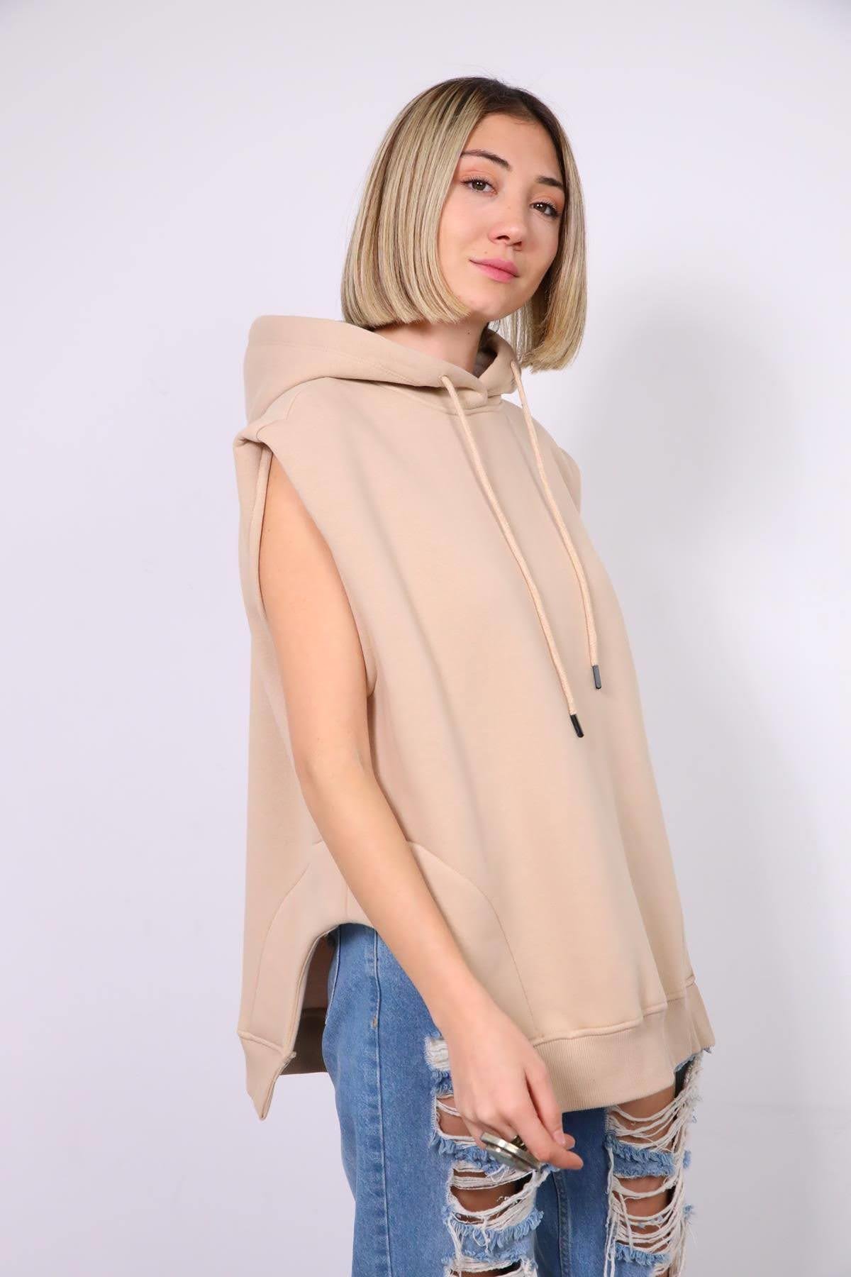  Krem Kapüşonlu Asimetrik Yırtmaçlı Kolsuz Sweat