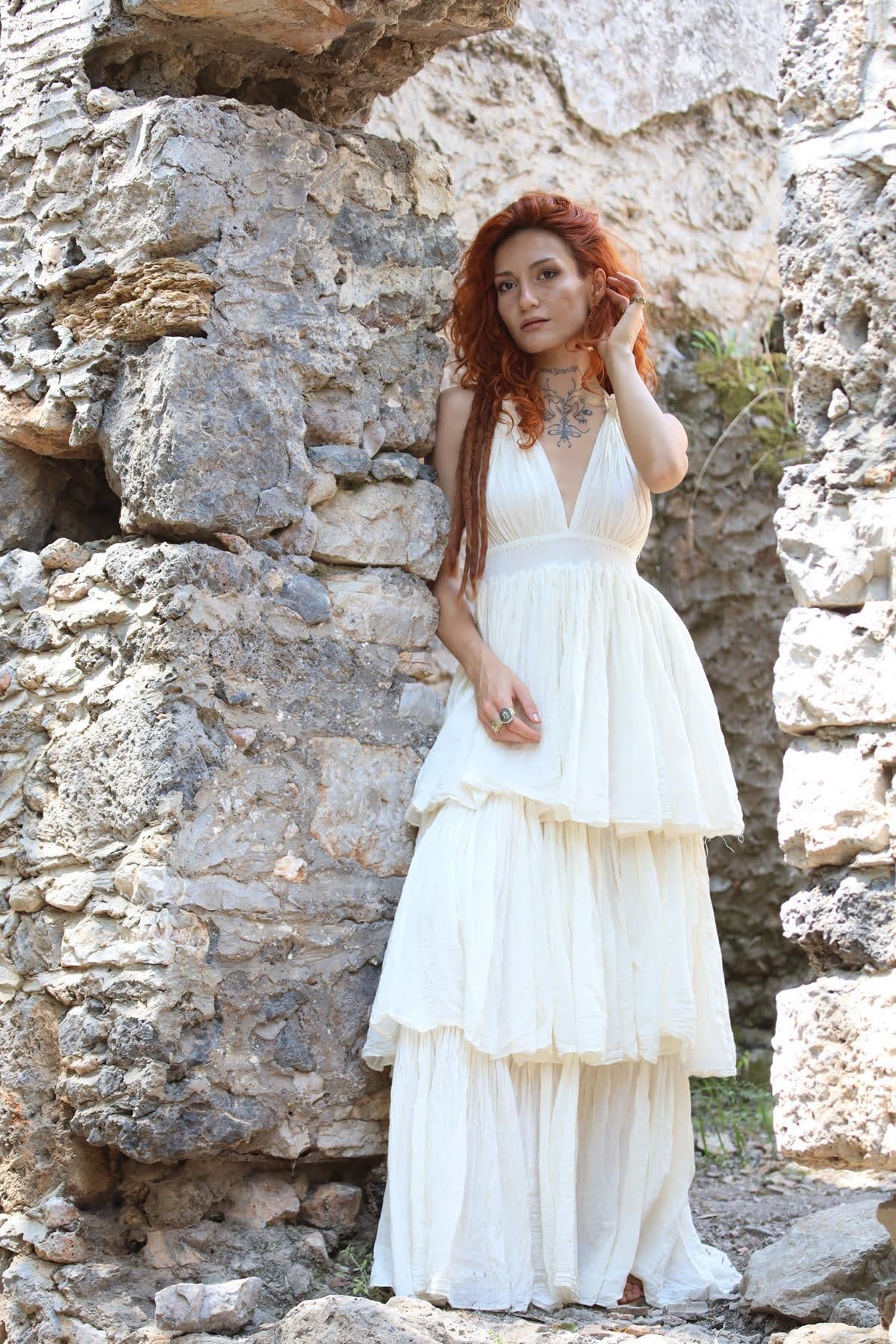 Ekru Sırt ve Göğüs Dekolteli Kat Kat Bohem Elbise